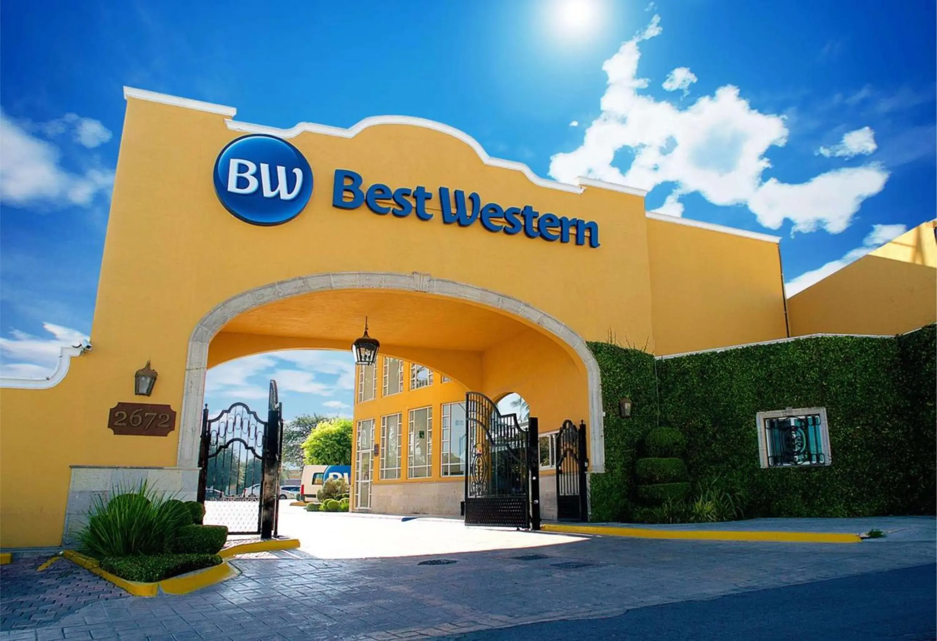 Property building in Best Western Saltillo Property building in Best Western Saltillo