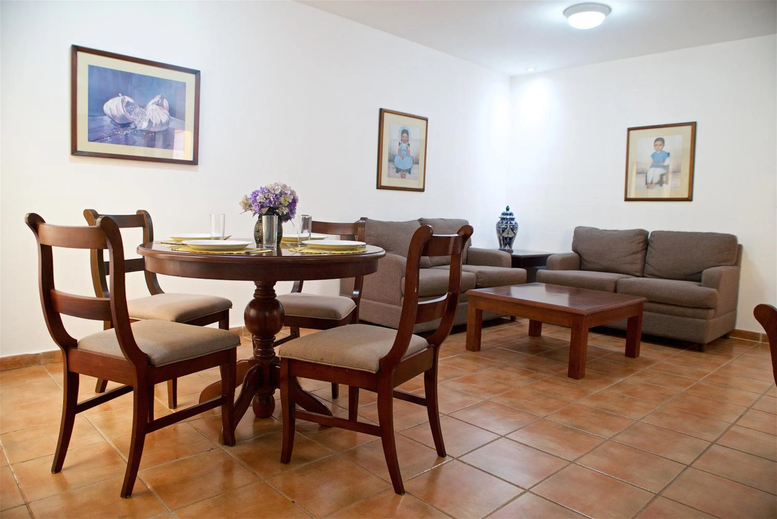 Dining area in Best Western Saltillo