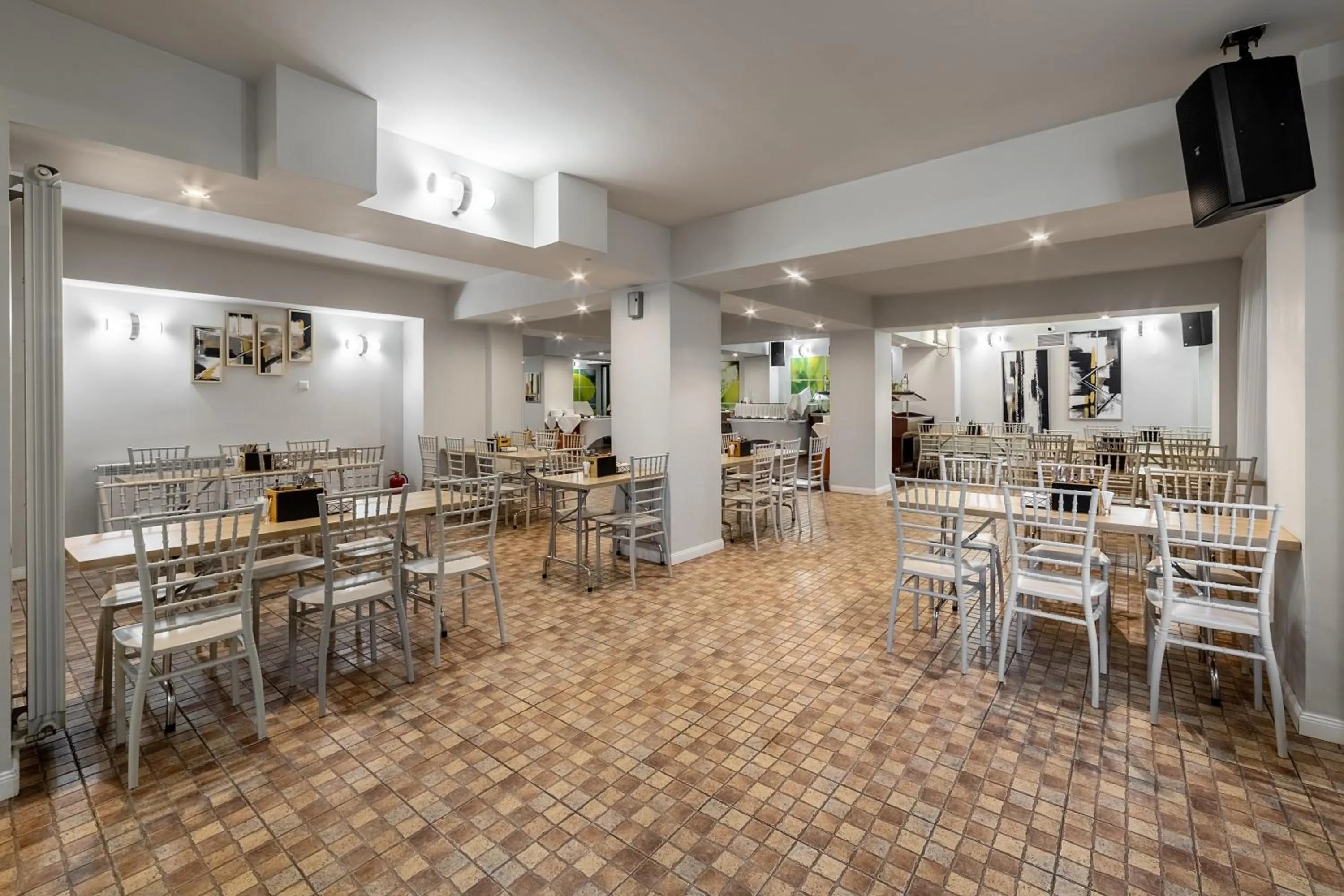 Restaurant/places to eat in Eden Grand Resort