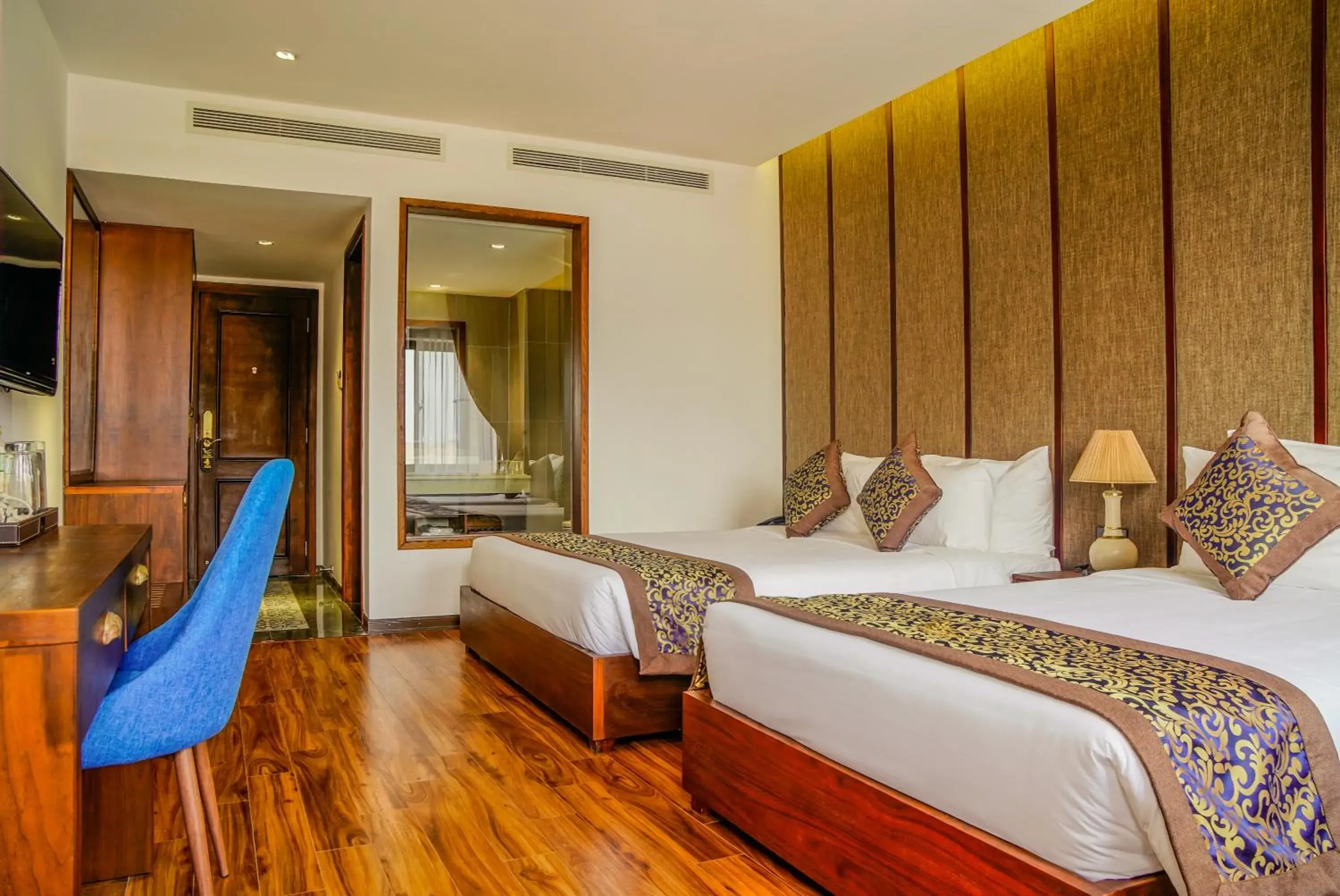 Photo of the whole room, Bed in Dong Duong Hotel & Suites - City Central - Afternoon Tea Inclusive Photo of the whole room, Bed in Dong Duong Hotel & Suites - City Central - Afternoon Tea Inclusive