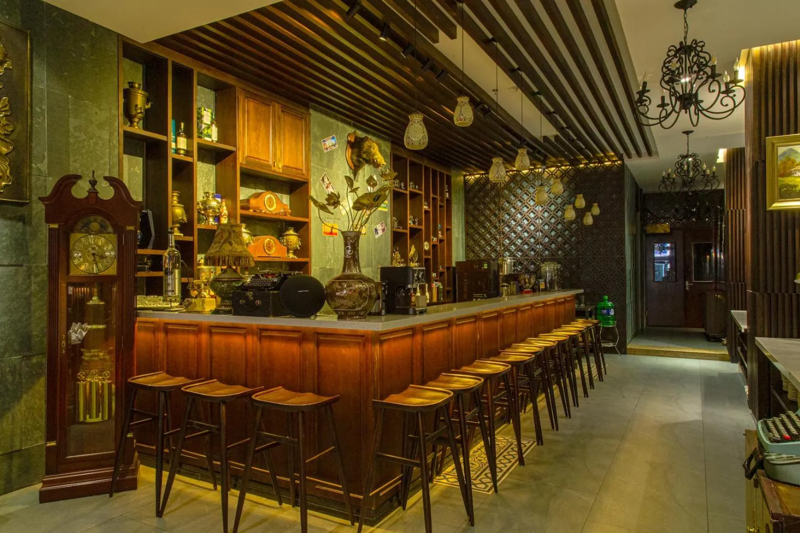 Lounge or bar in Dong Duong Hotel & Suites - City Central - Afternoon Tea Inclusive