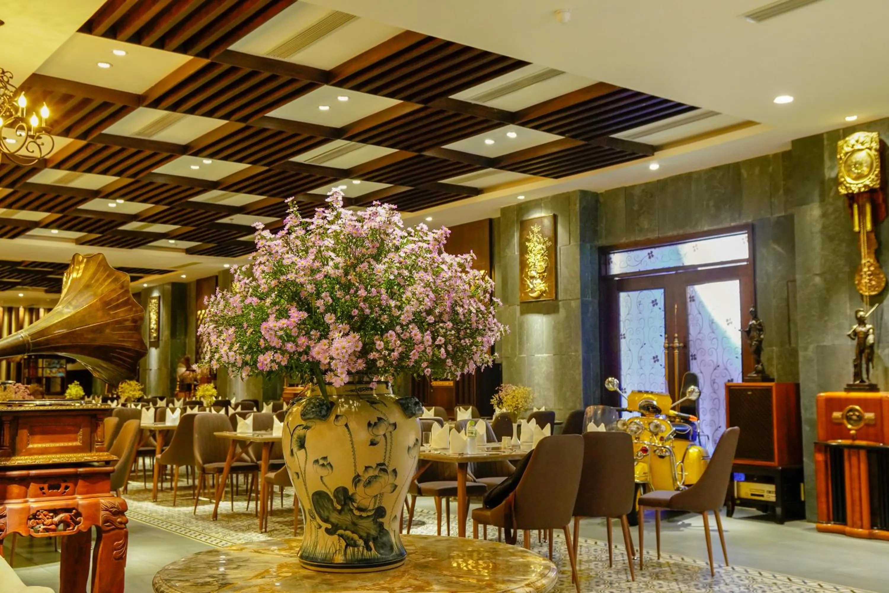 Restaurant/places to eat in Dong Duong Hotel & Suites - City Central - Afternoon Tea Inclusive