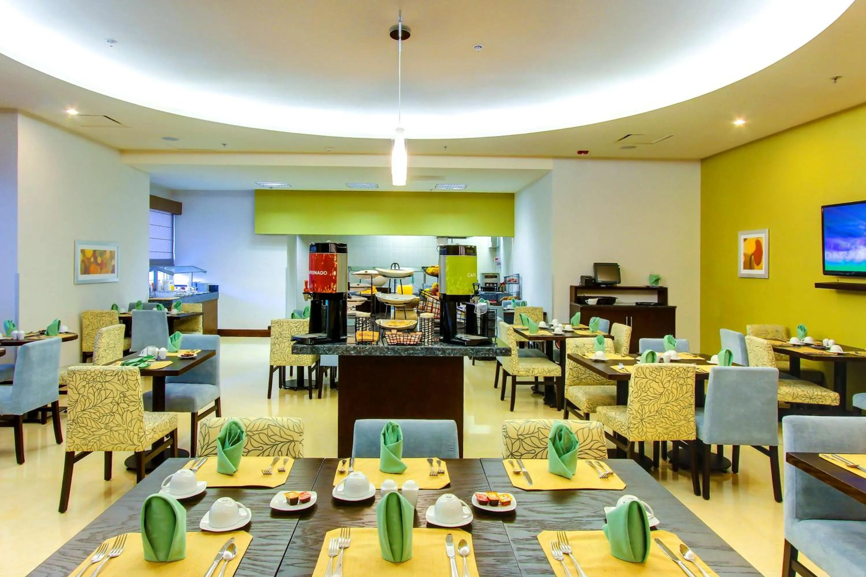 Restaurant/places to eat in Hilton Garden Inn Queretaro