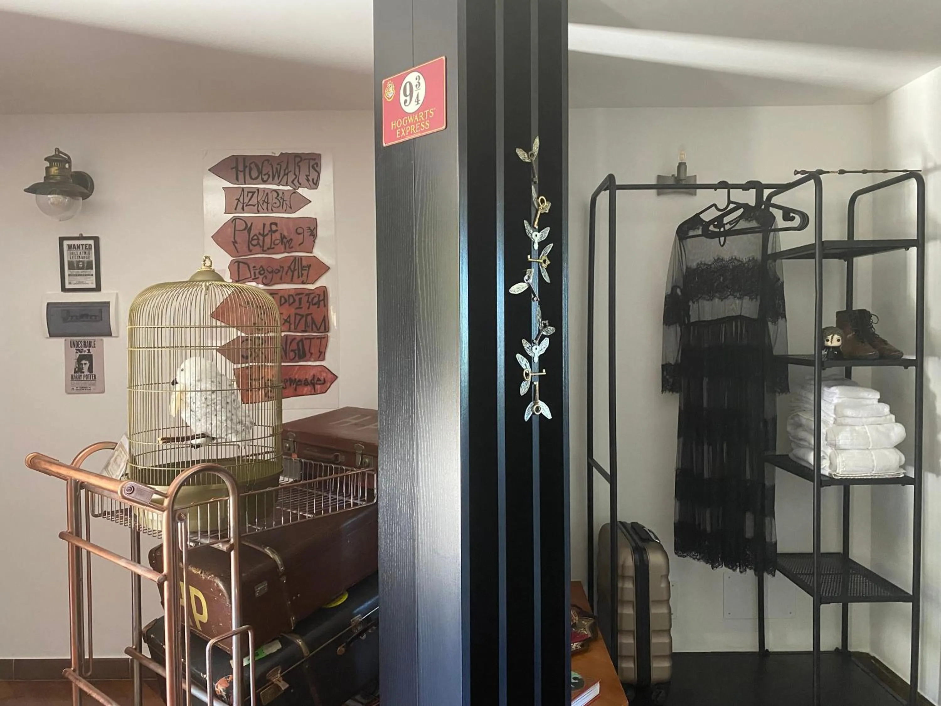 wardrobe in B&B Il giardino di Armida