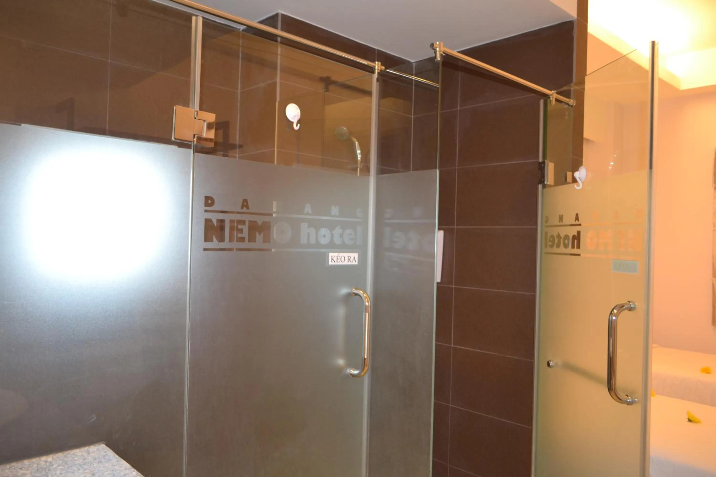 Shower, Bathroom in Nemo Hotel Danang