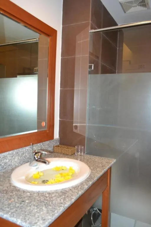 Shower, Bathroom in Nemo Hotel Danang