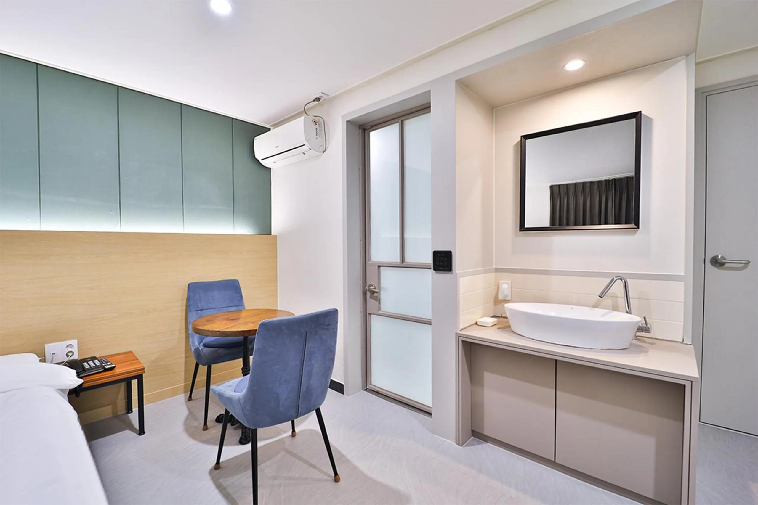 Bedroom in Calm Rest Hotel Busan Sasang