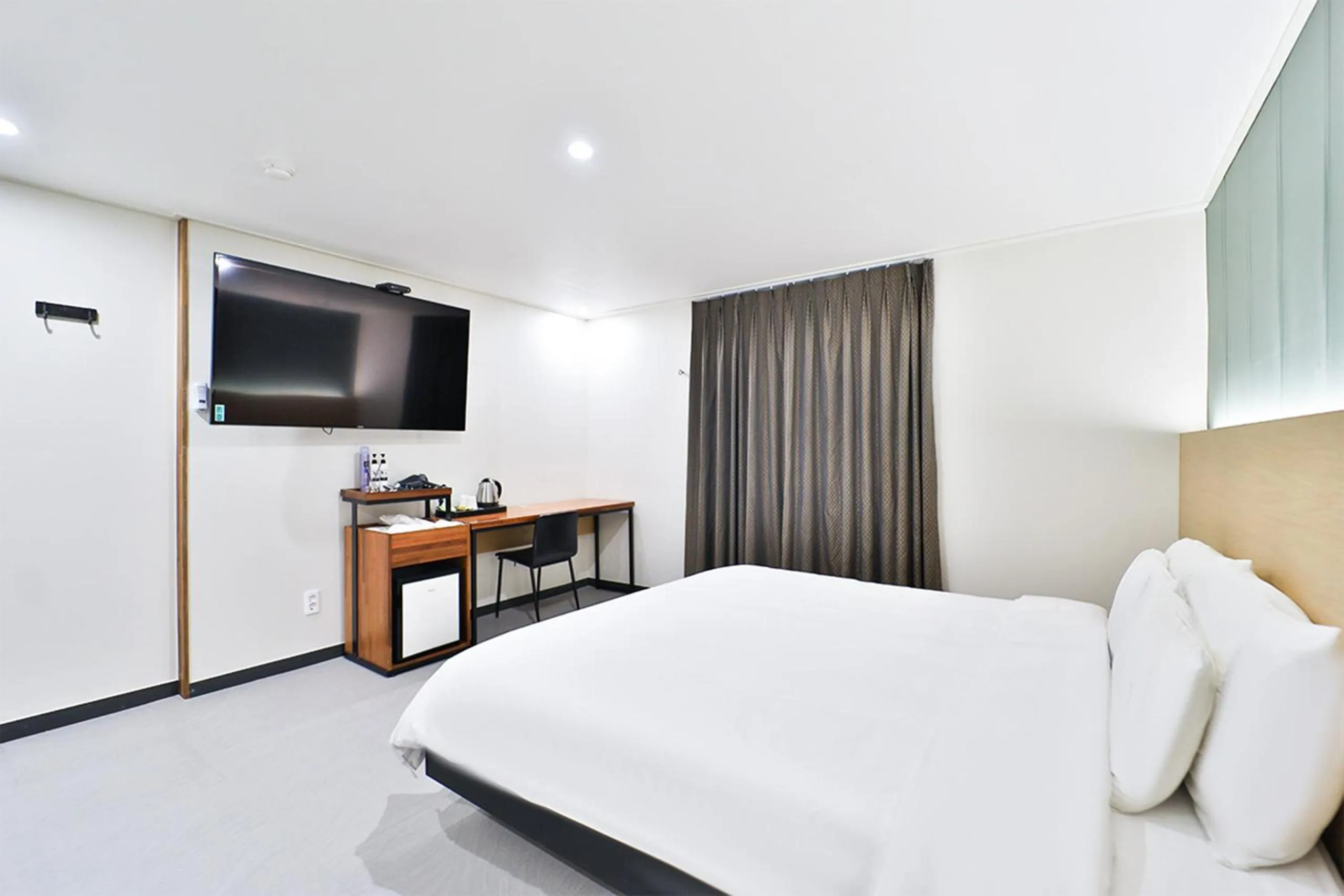 Bedroom, Bed in Calm Rest Hotel Busan Sasang