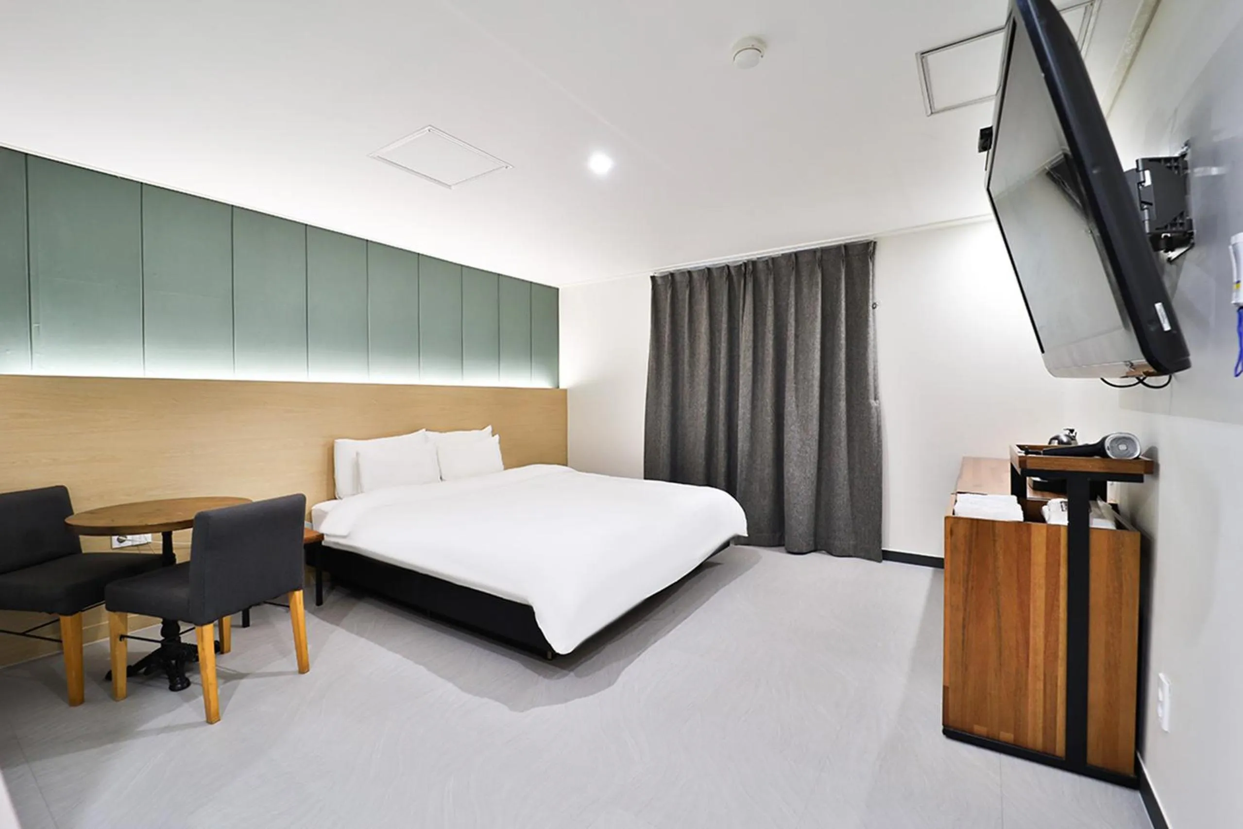 Bedroom, Bed in Calm Rest Hotel Busan Sasang