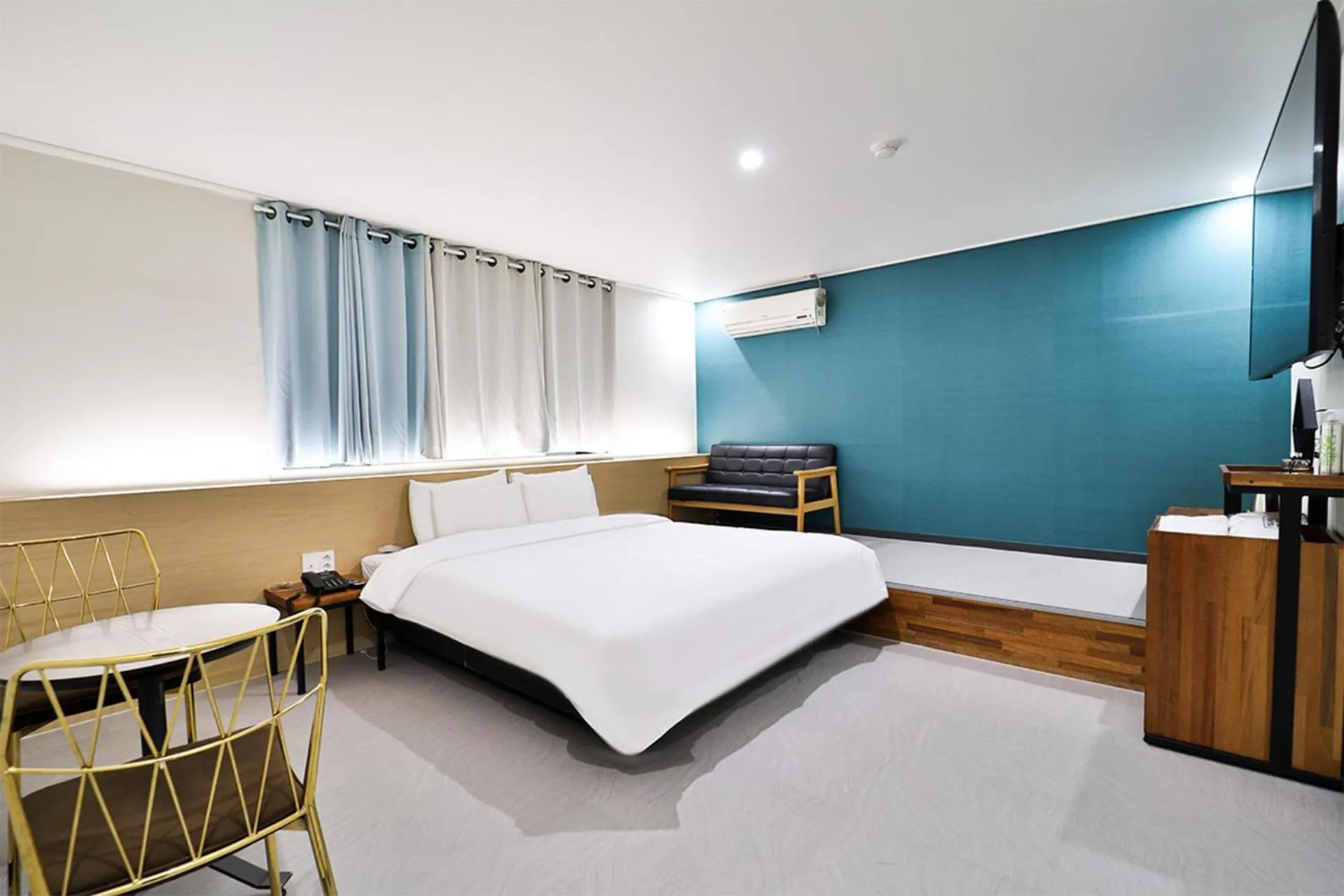 Bedroom, Bed in Calm Rest Hotel Busan Sasang