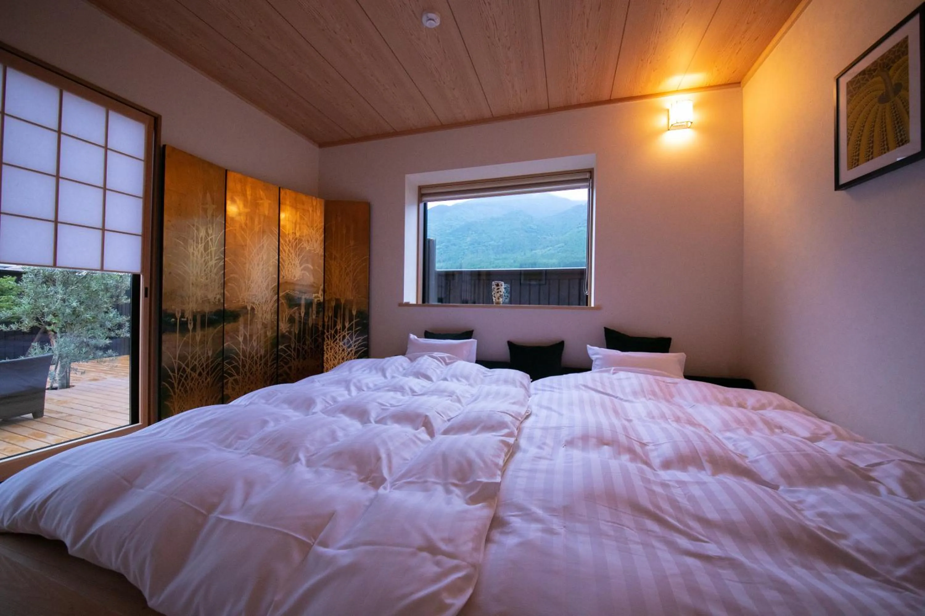 Photo of the whole room, Bed in Oyado Den Rikyu
