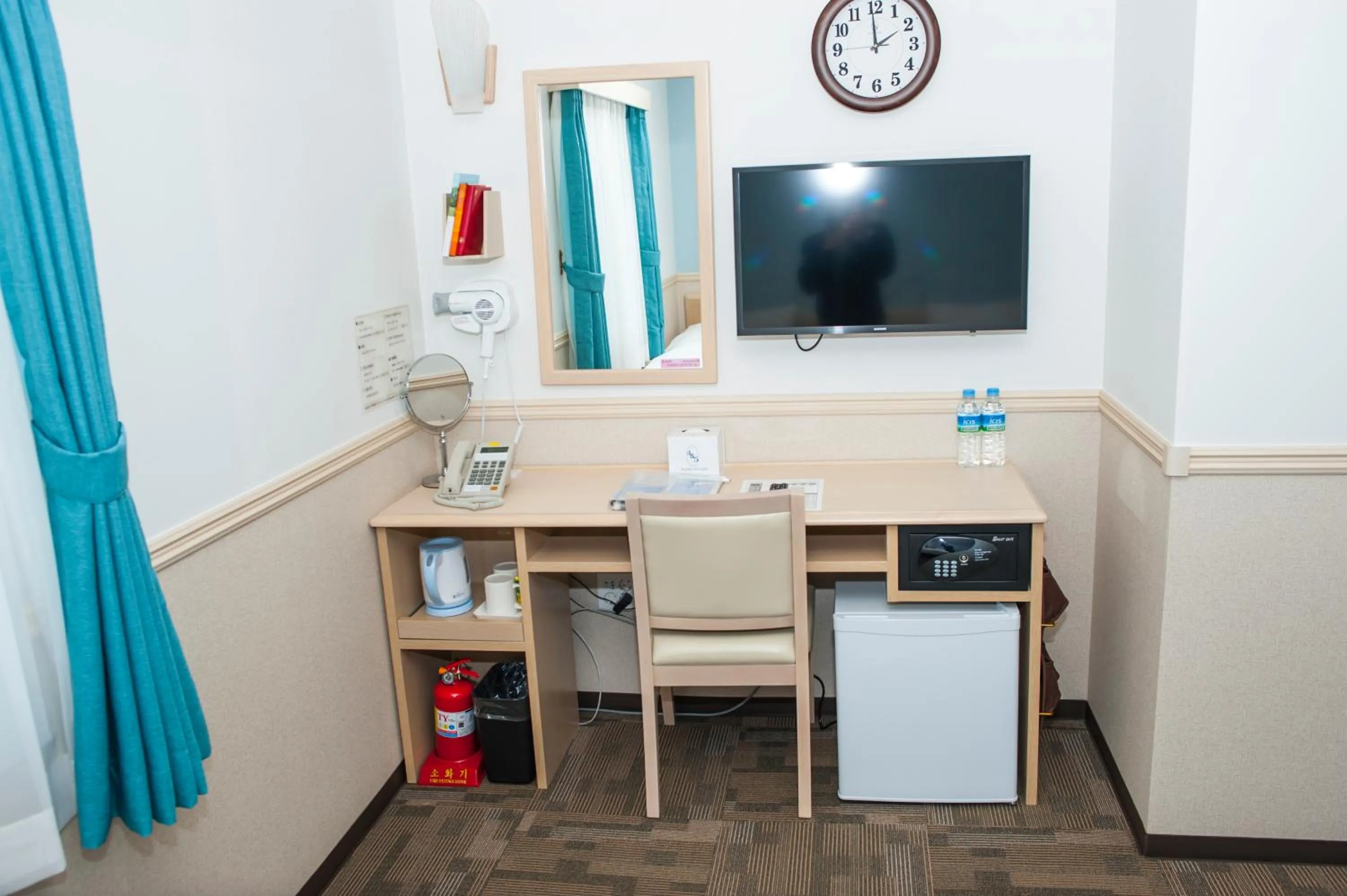 TV and multimedia in Toyoko Inn Daegu Dongseongro