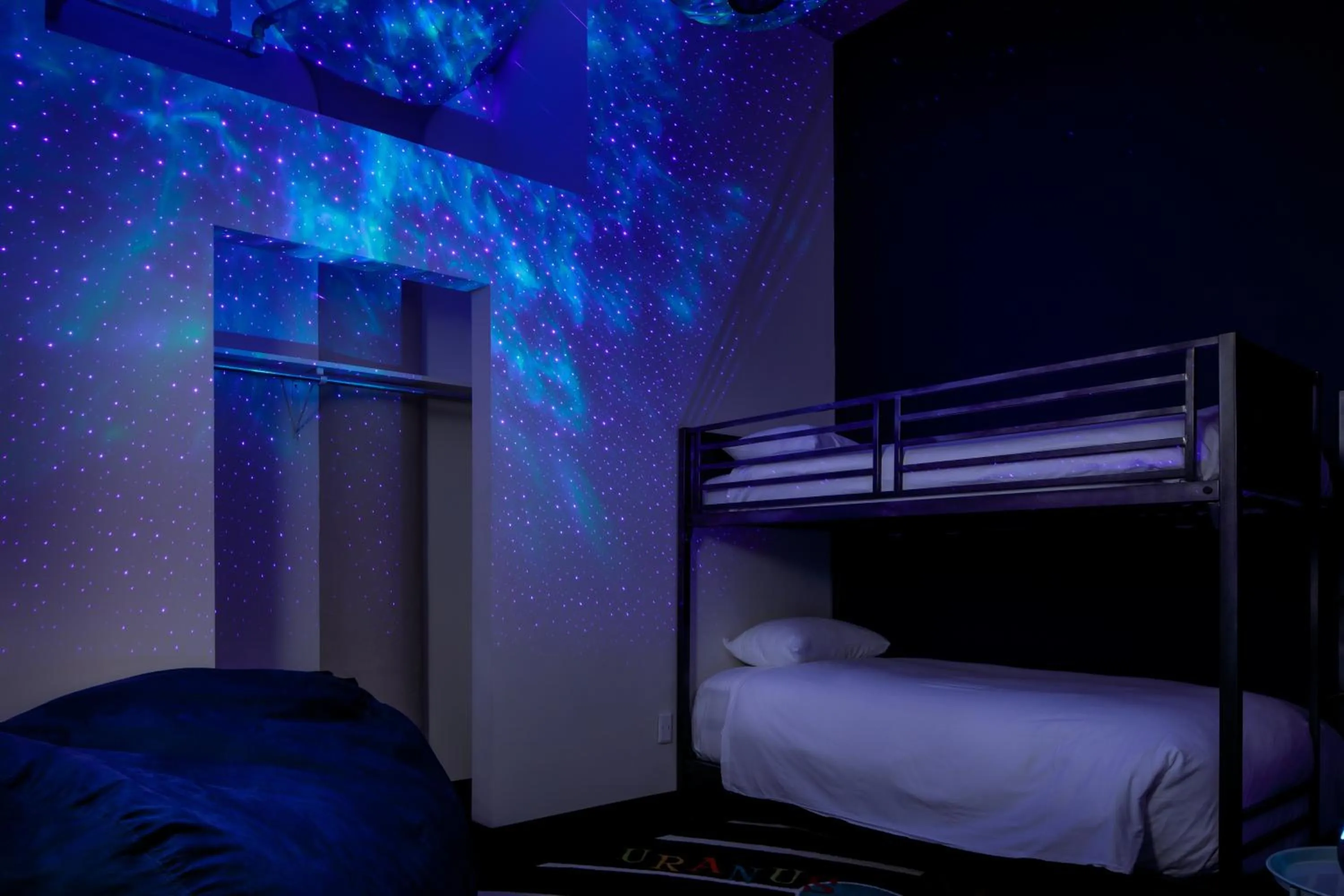 bunk bed, Bed in Hotel Clemons