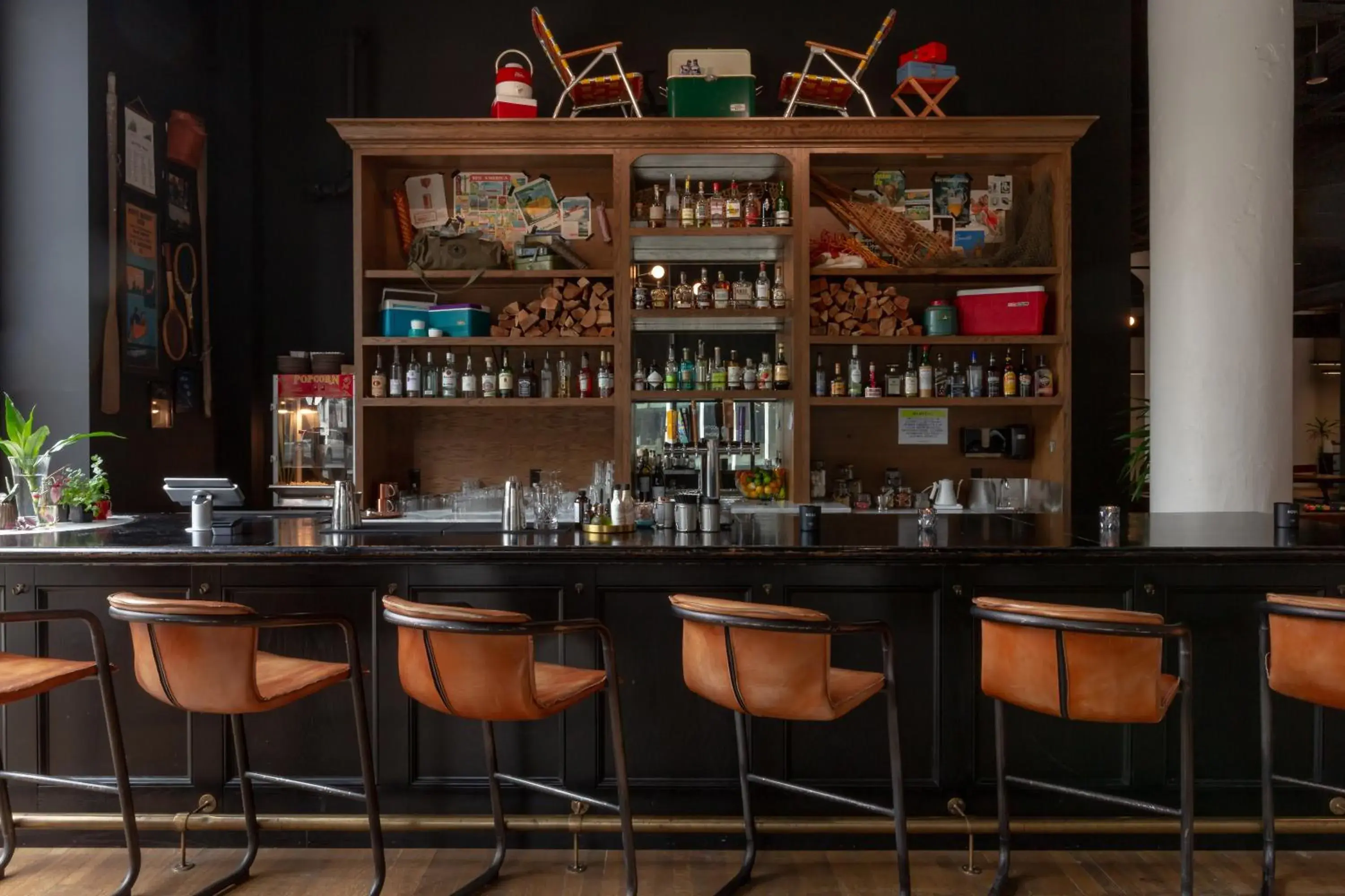 Lounge or bar in Hotel Clemons Lounge or bar in Hotel Clemons