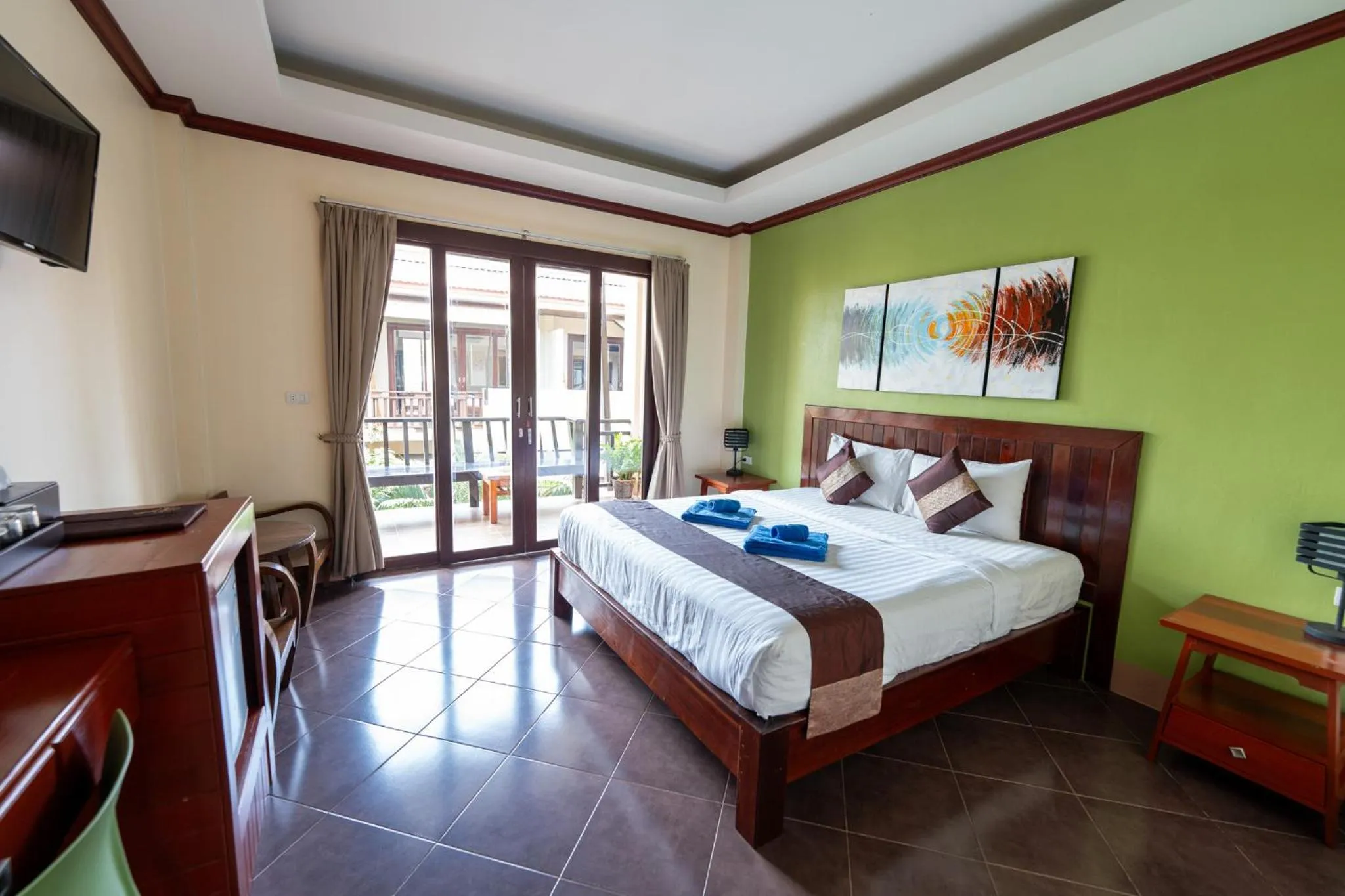 Bedroom, Bed in Wind Beach Resort