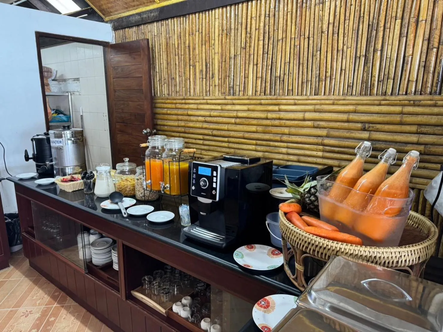 Restaurant/places to eat in Wind Beach Resort