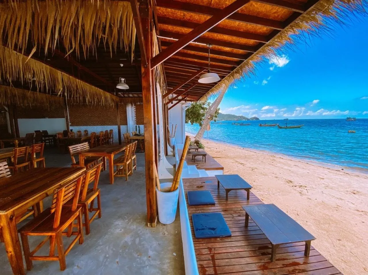 Restaurant/places to eat in Wind Beach Resort