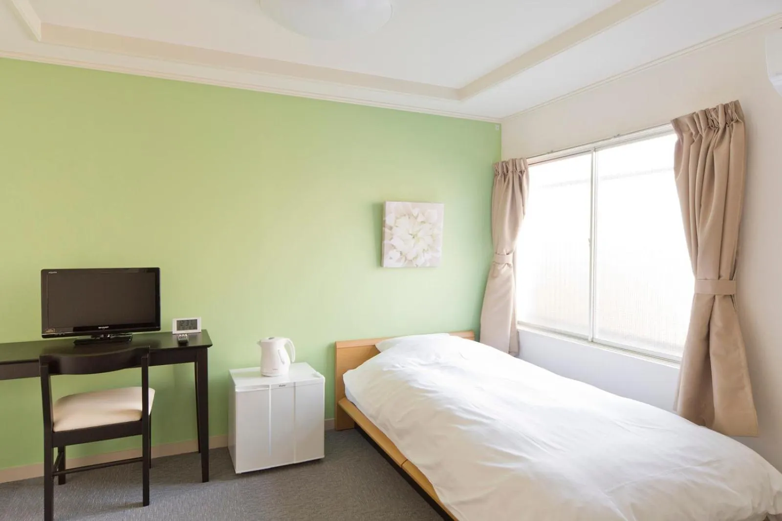Photo of the whole room, Bed in Shin-Okubo City Hotel