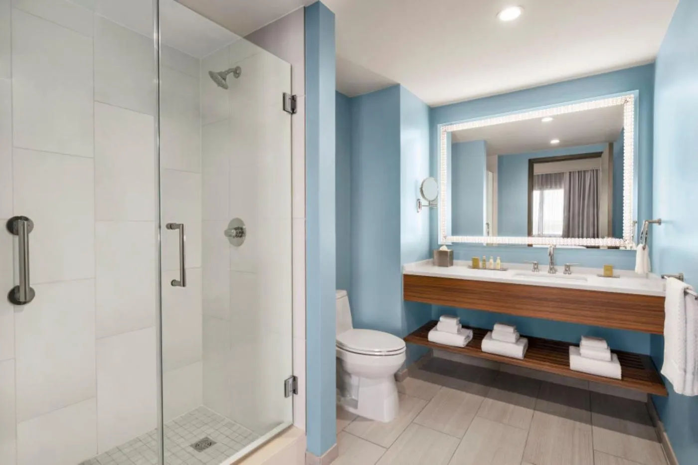 Shower in DoubleTree by Hilton Tampa Rocky Point Waterfront