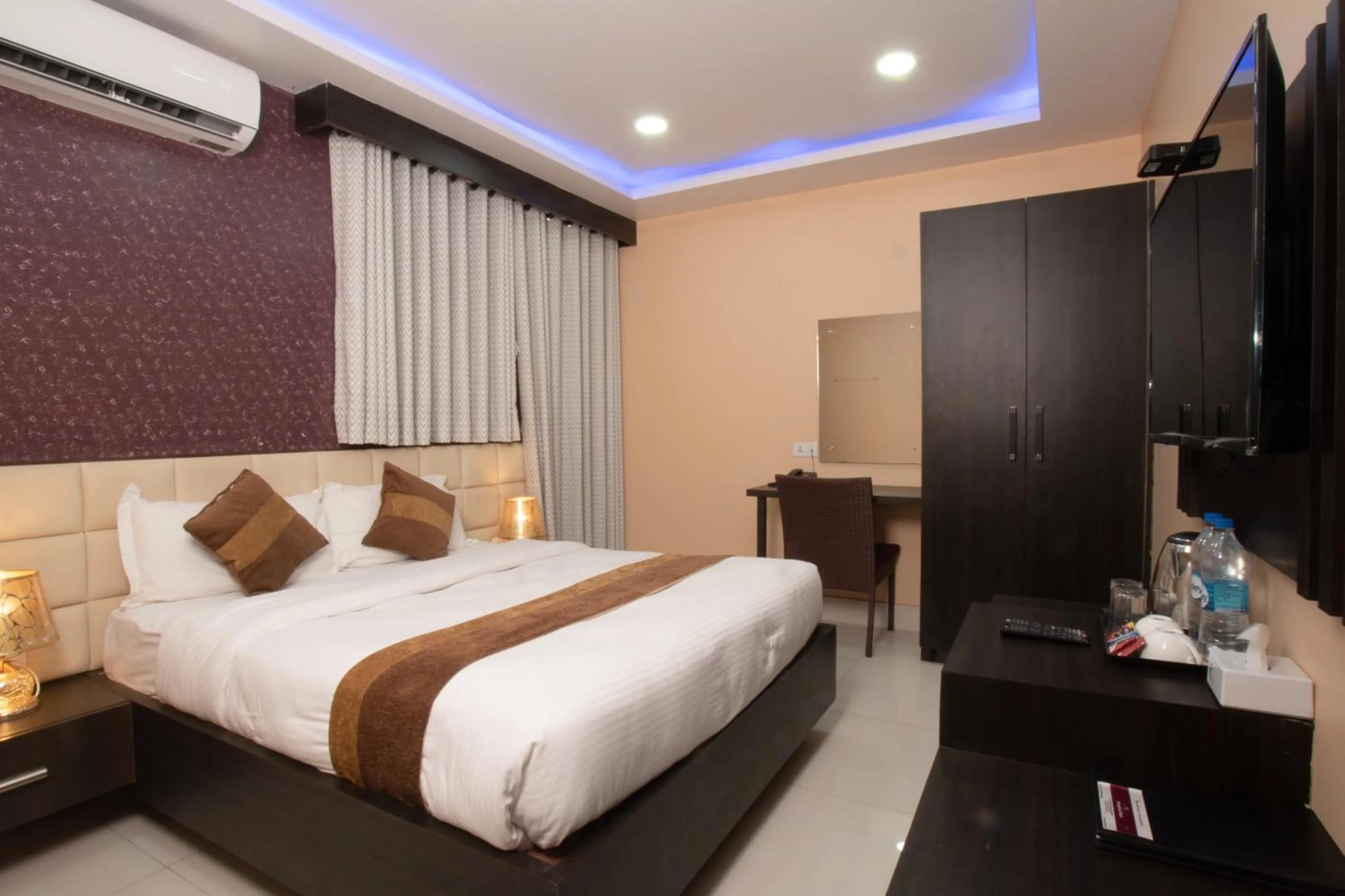 Bedroom, Bed in Annapurna Hotel