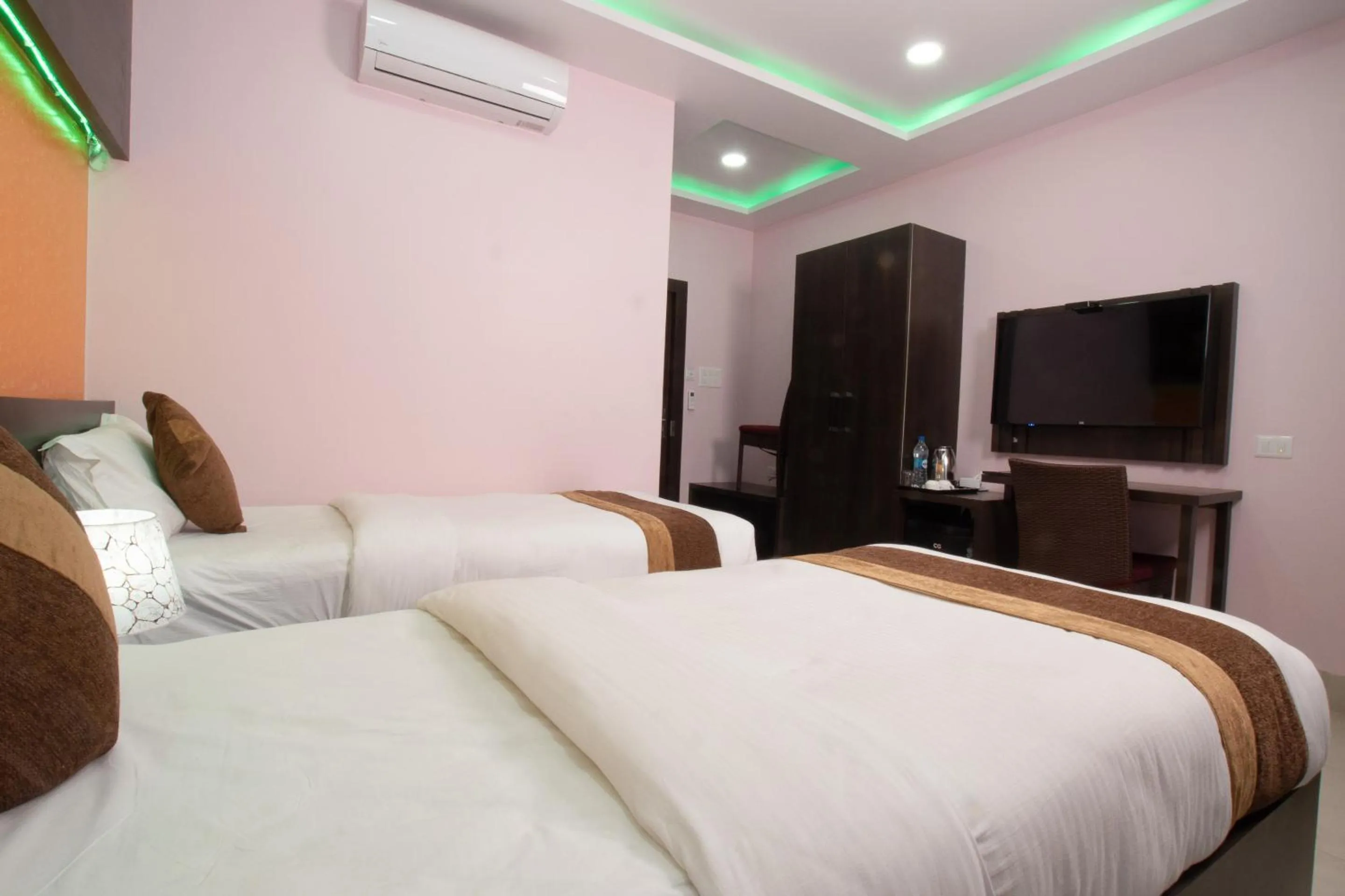 Bedroom, Bed in Annapurna Hotel