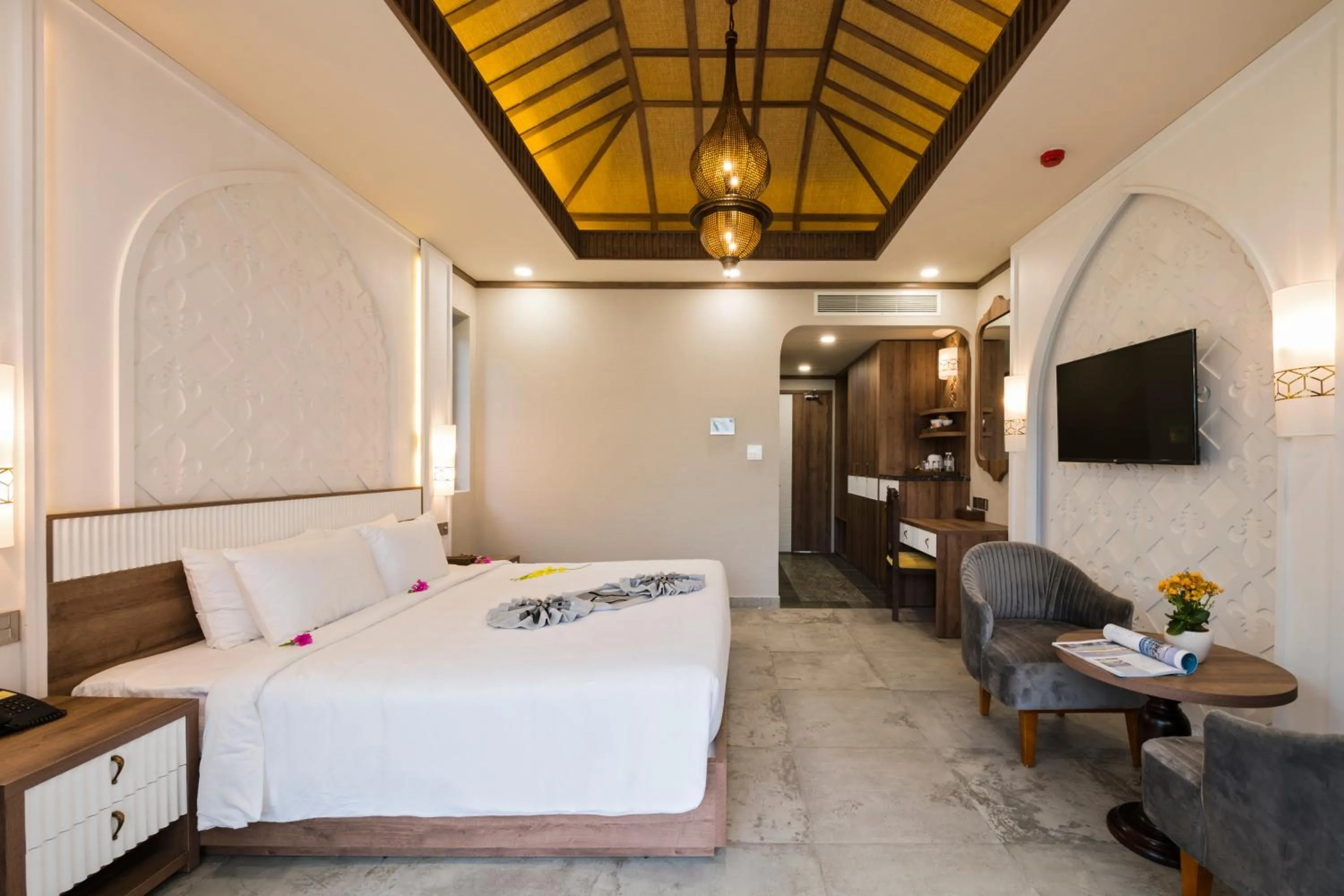 Communal lounge/ TV room, Bed in My Son Heritage Resort and Spa