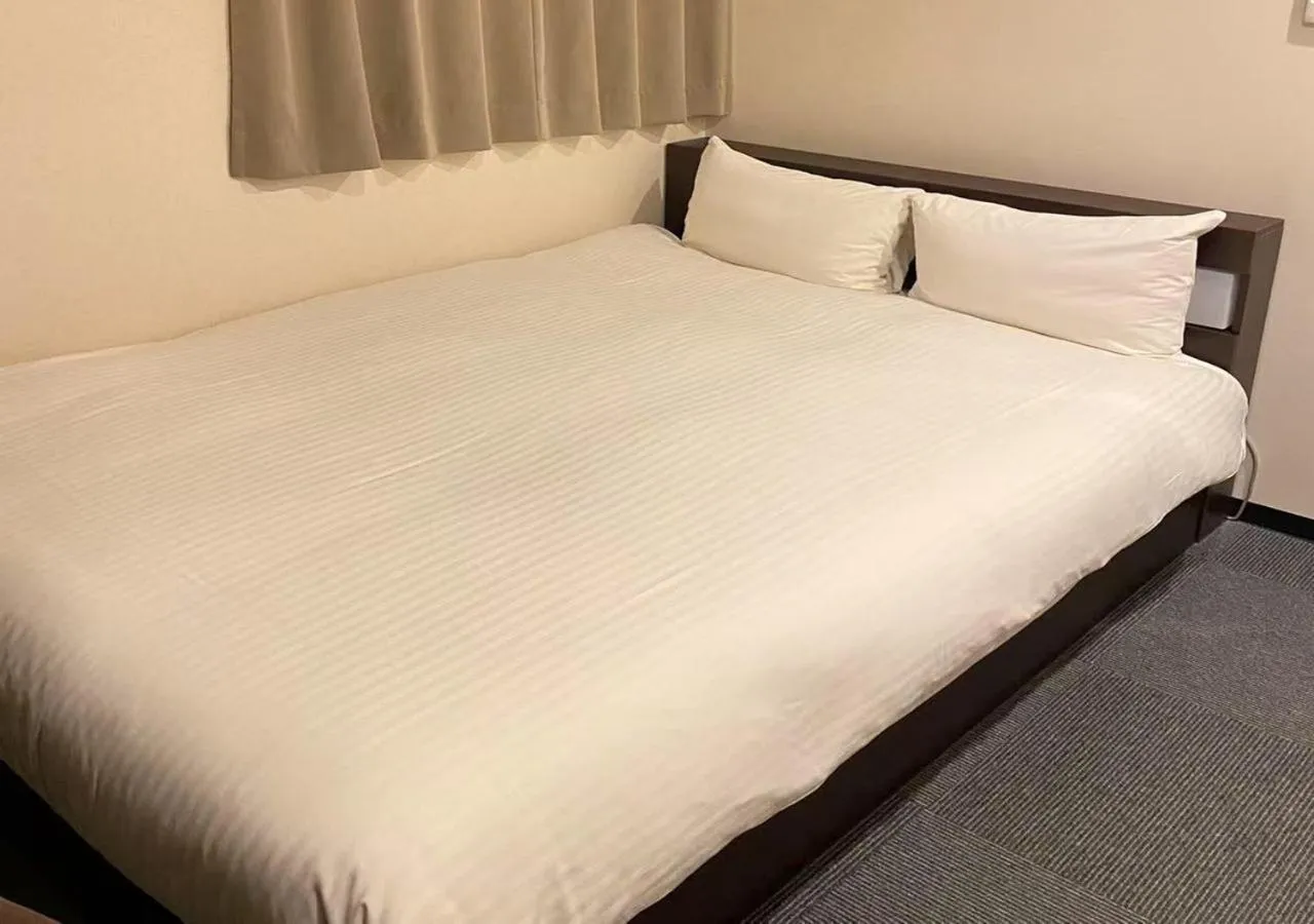 Photo of the whole room, Bed in Floral Hotel · SakaisuJi-Honmachi Osaka