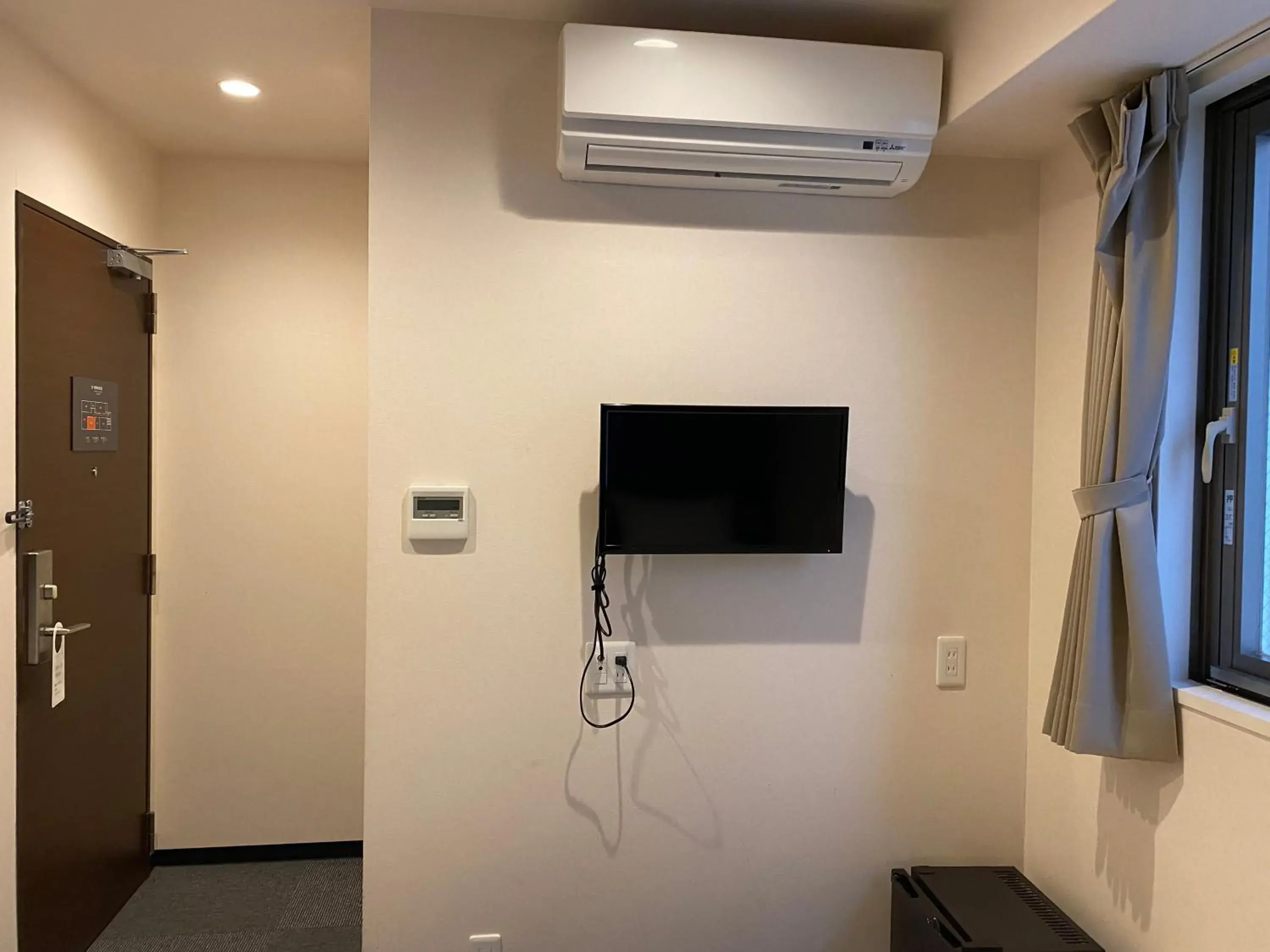 Twin Room with Shower in Floral Hotel · SakaisuJi-Honmachi Osaka Twin Room with Shower in Floral Hotel · SakaisuJi-Honmachi Osaka