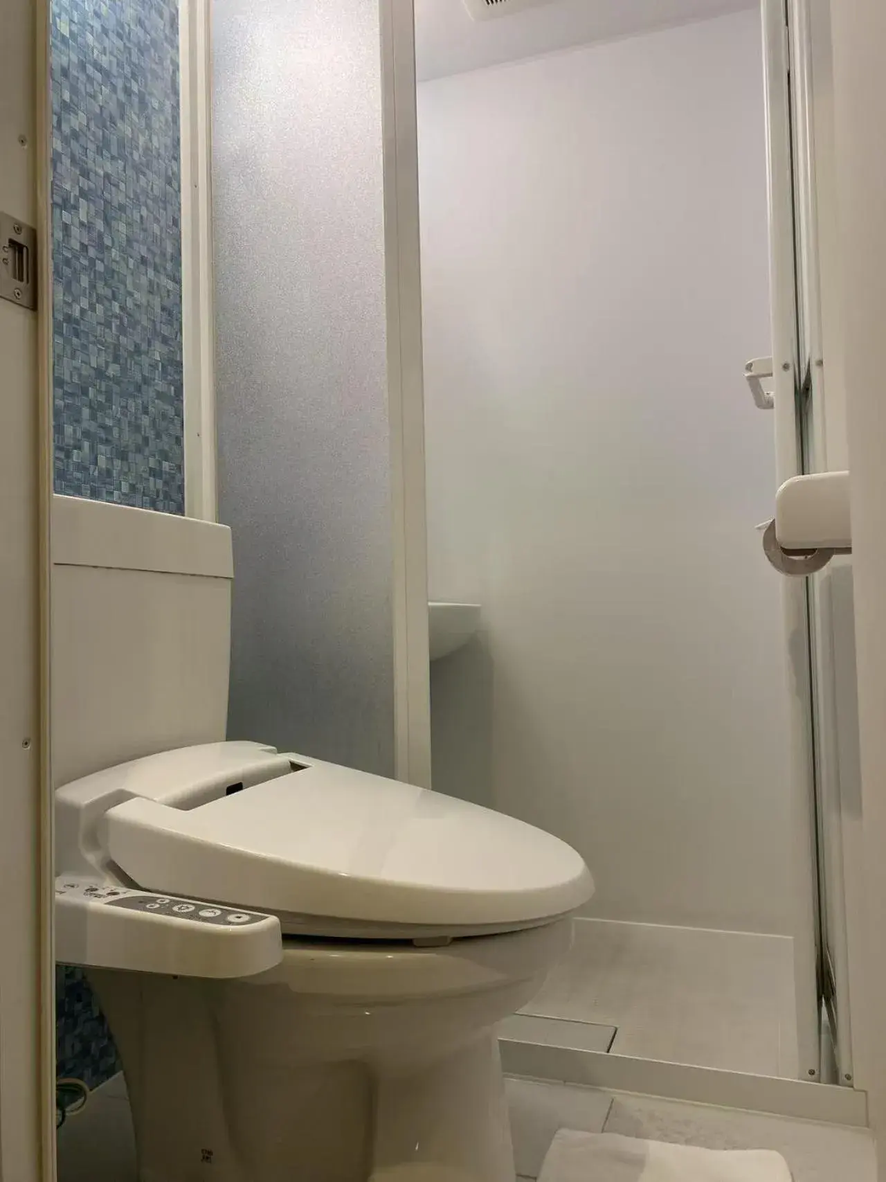 Twin Room with Shower in Floral Hotel · SakaisuJi-Honmachi Osaka Twin Room with Shower in Floral Hotel · SakaisuJi-Honmachi Osaka