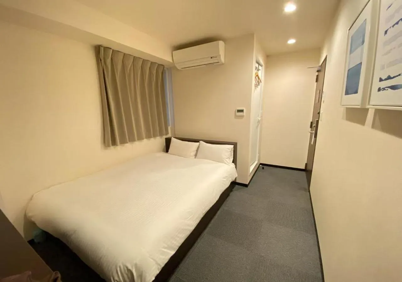 Photo of the whole room, Bed in Floral Hotel · SakaisuJi-Honmachi Osaka