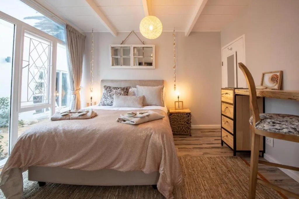 Floor plan, Bed in Salt Boutique Guest House