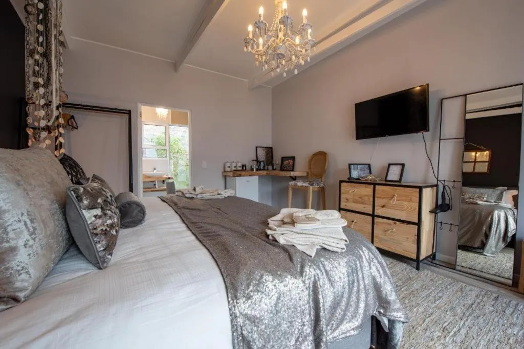 Floor plan, Bed in Salt Boutique Guest House