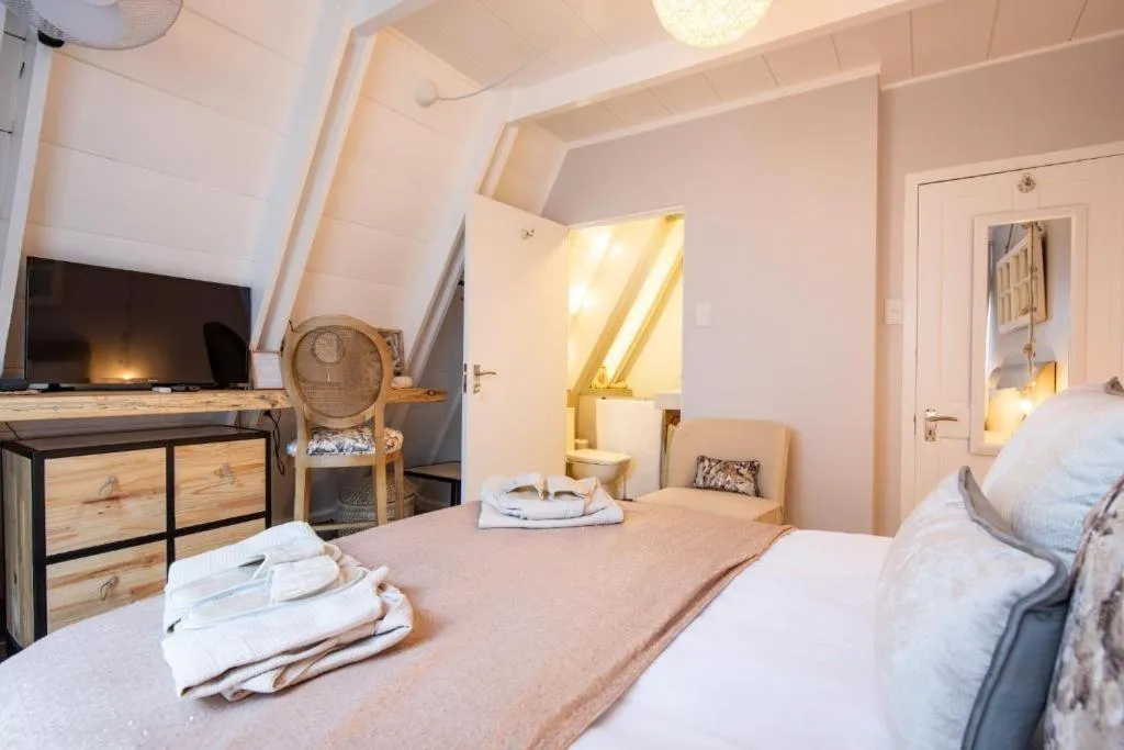 Floor plan, Bed in Salt Boutique Guest House