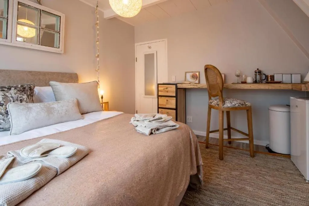 Floor plan, Bed in Salt Boutique Guest House