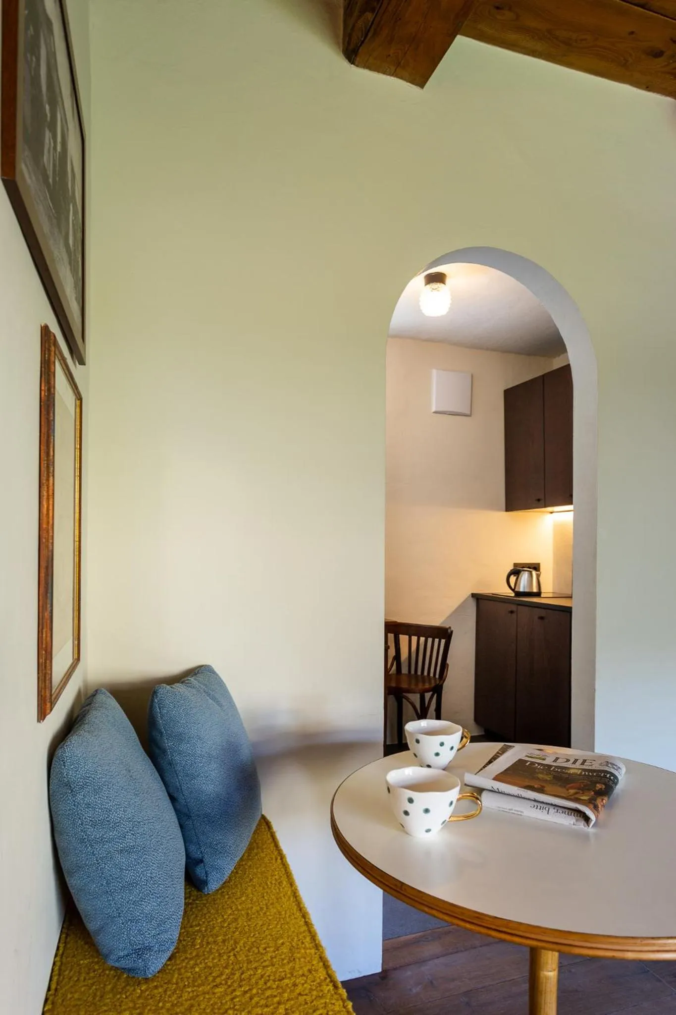 Seating area in Goldenstern Townhouse