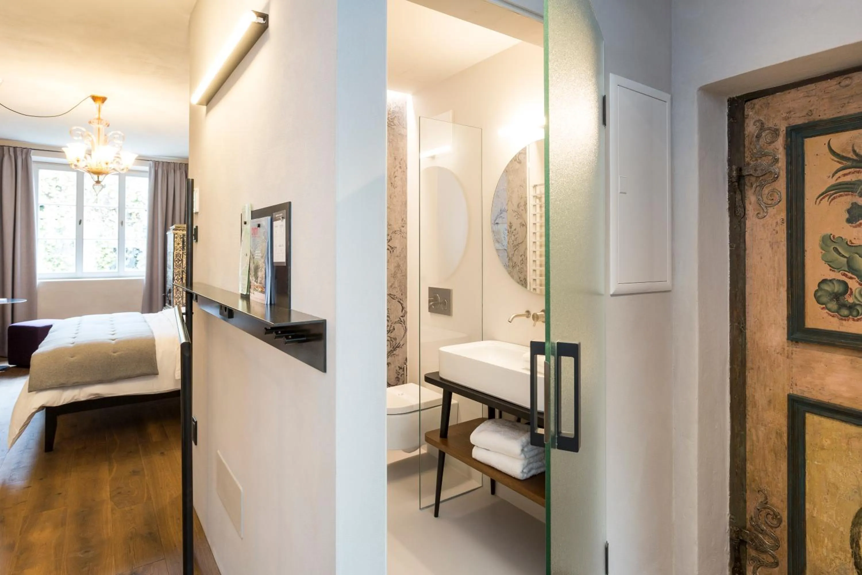 Photo of the whole room, Bed in Goldenstern Townhouse