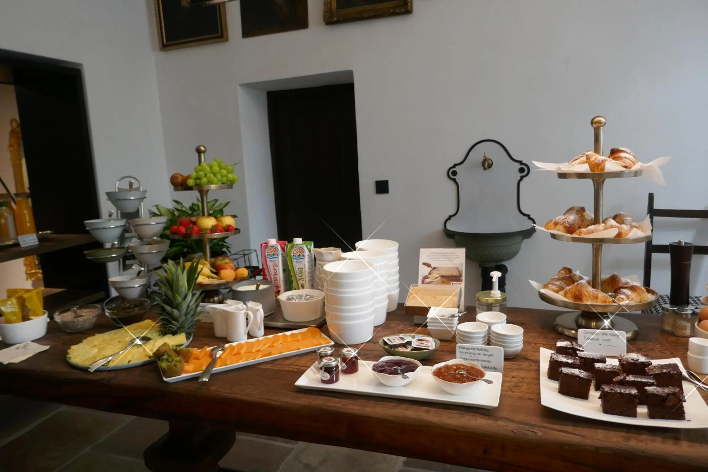 Breakfast in Goldenstern Townhouse