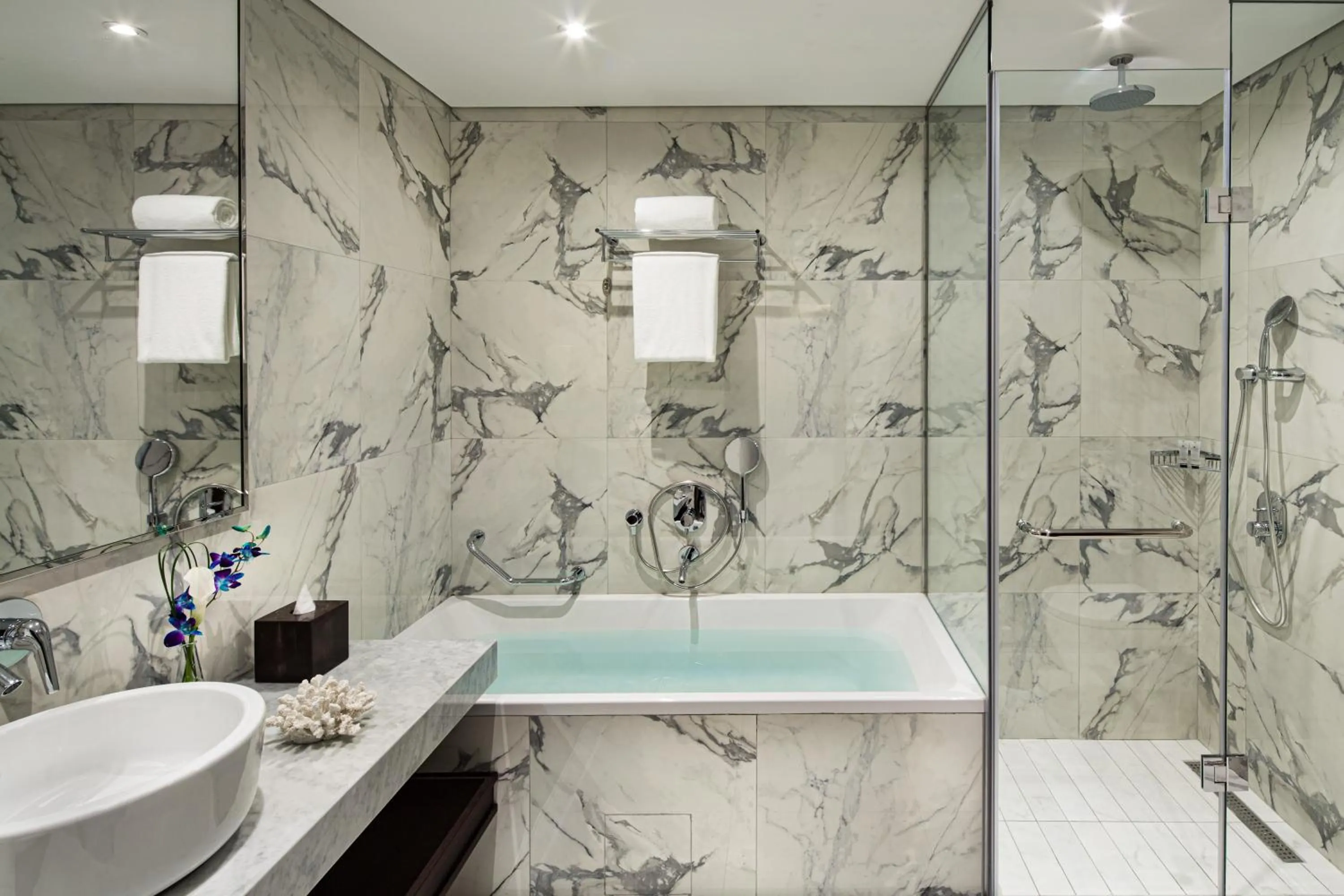 Shower in Millennium Place Dubai Marina