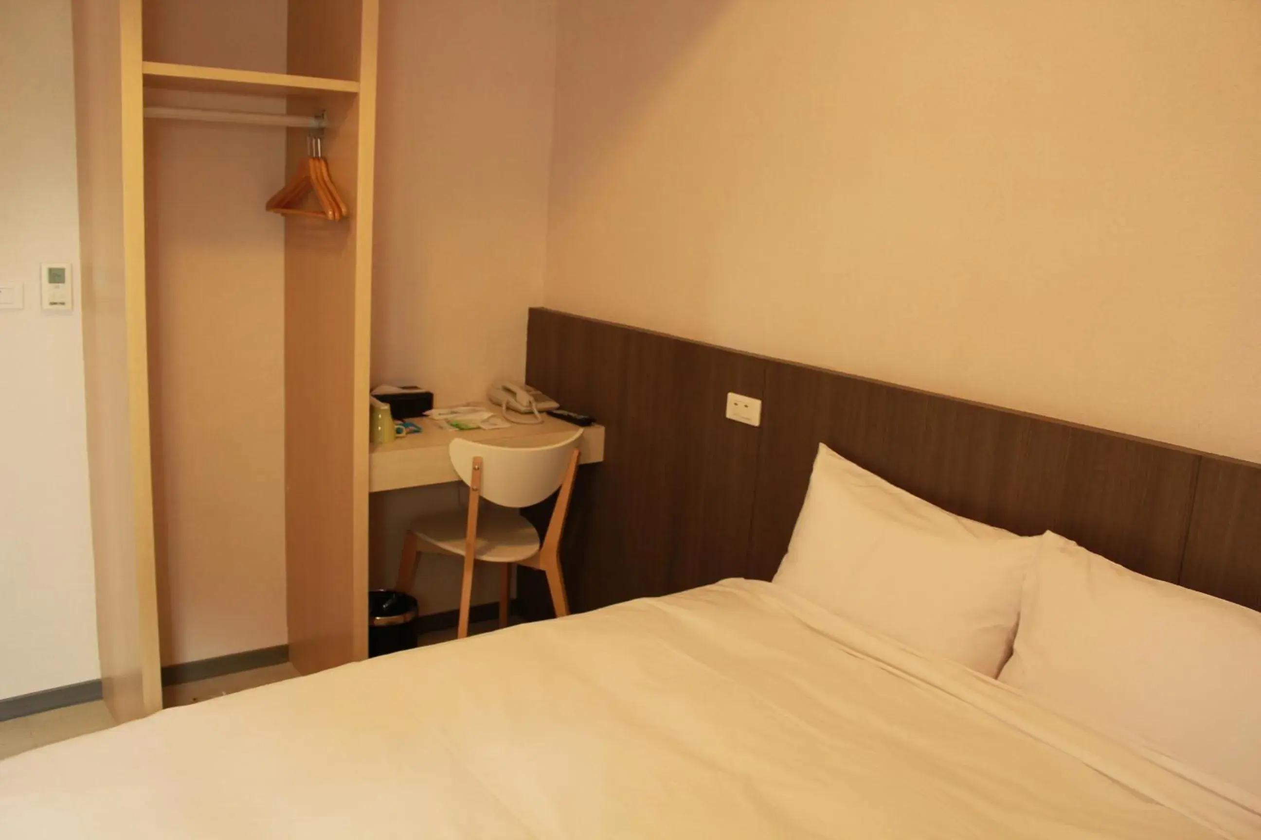 Property building, Bed in Sunnyside Hotel Property building, Bed in Sunnyside Hotel