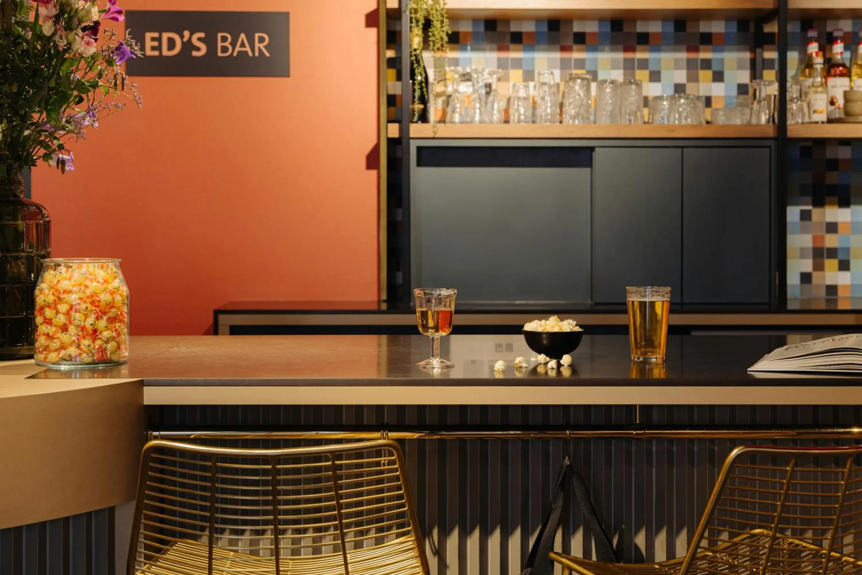 Lounge or bar in Leonardo Hotel Amsterdam Leidse Square Lounge or bar in Leonardo Hotel Amsterdam Leidse Square