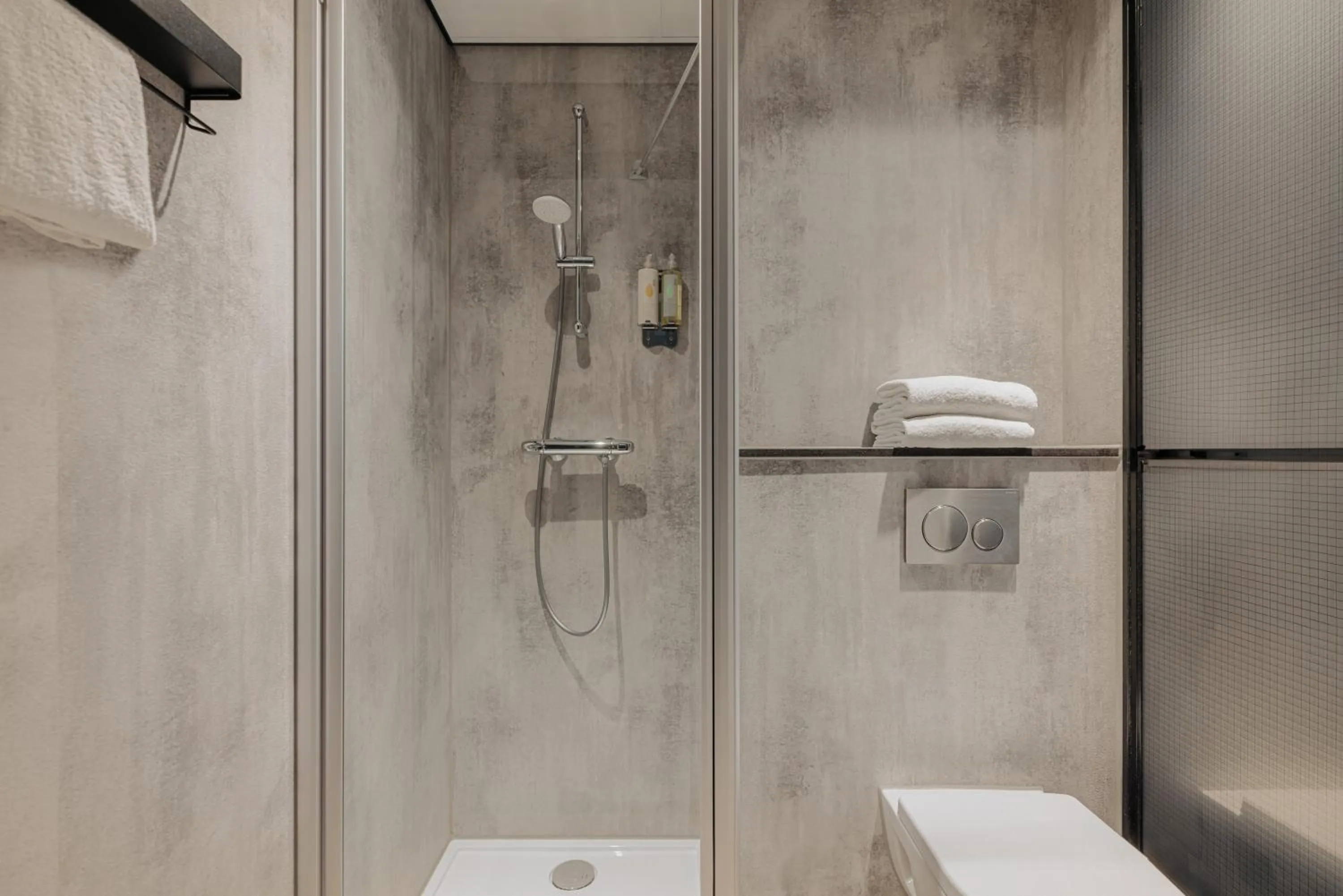 Toilet in Leonardo Hotel Amsterdam Leidse Square