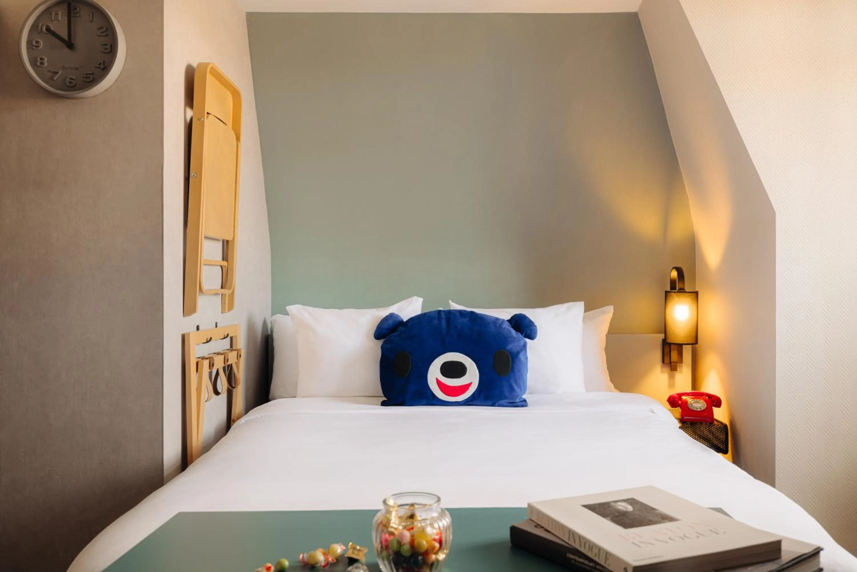 Bedroom, Bed in Leonardo Hotel Amsterdam Leidse Square