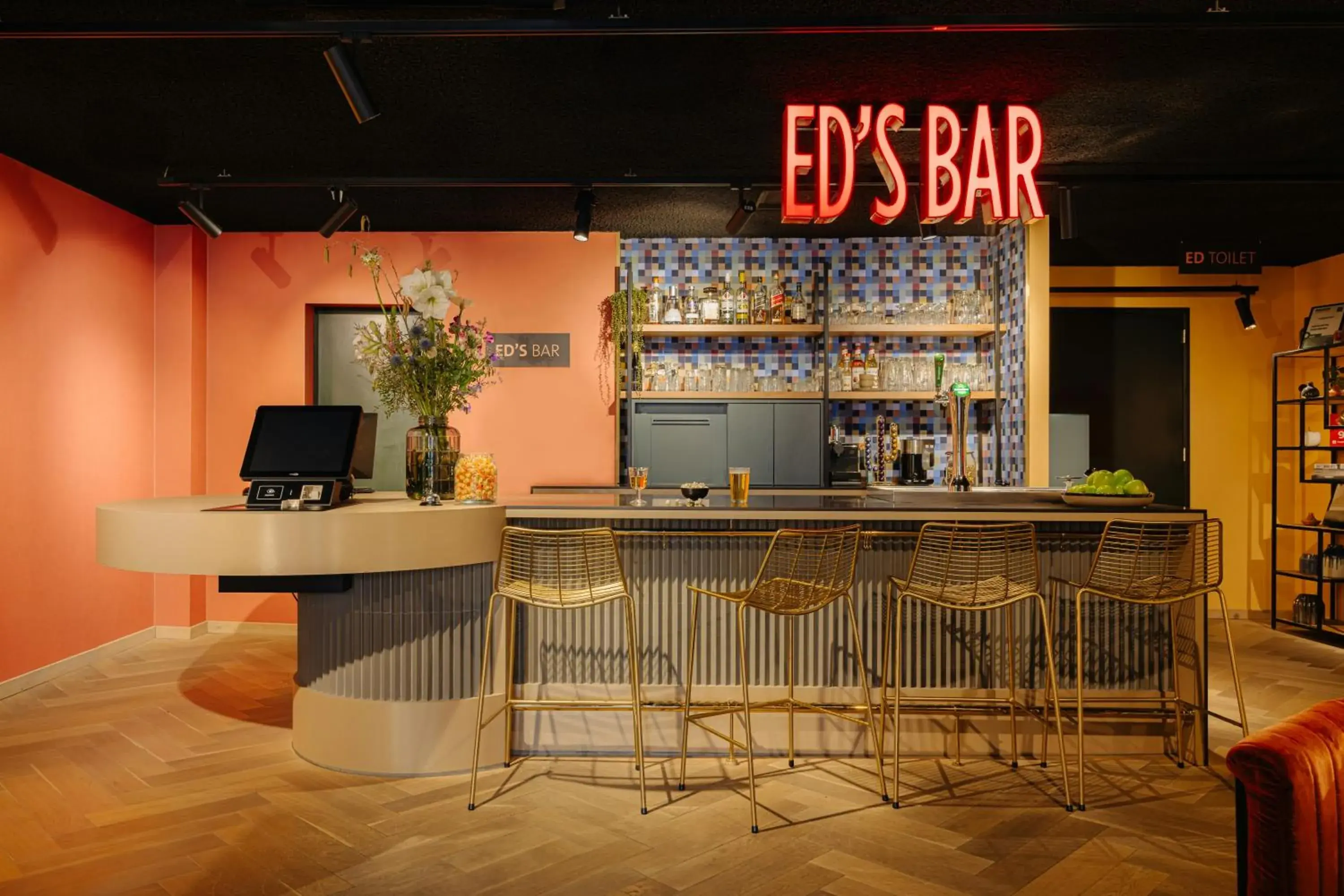 Lounge or bar in Leonardo Hotel Amsterdam Leidse Square Lounge or bar in Leonardo Hotel Amsterdam Leidse Square