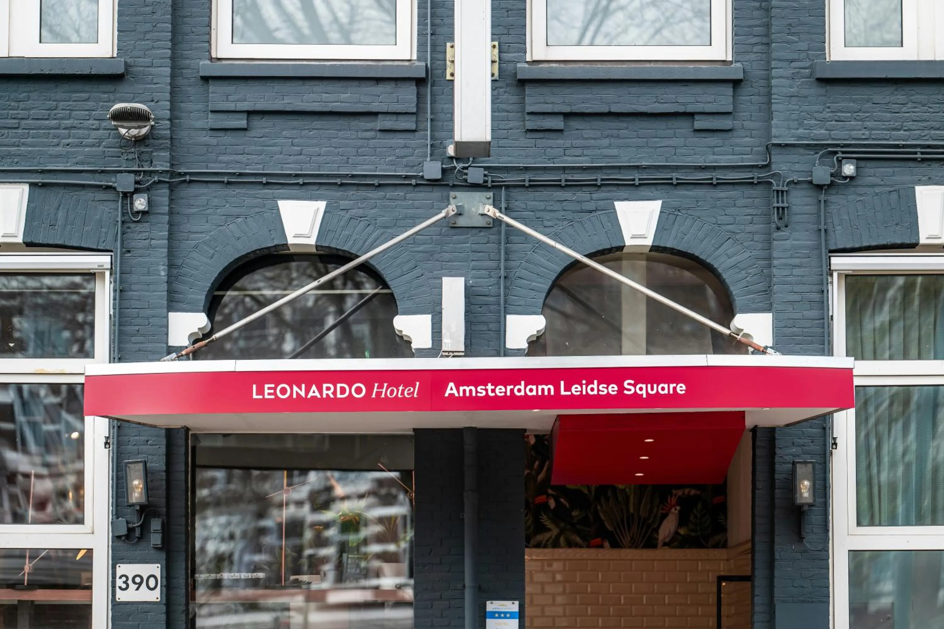 Logo/Certificate/Sign in Leonardo Hotel Amsterdam Leidse Square