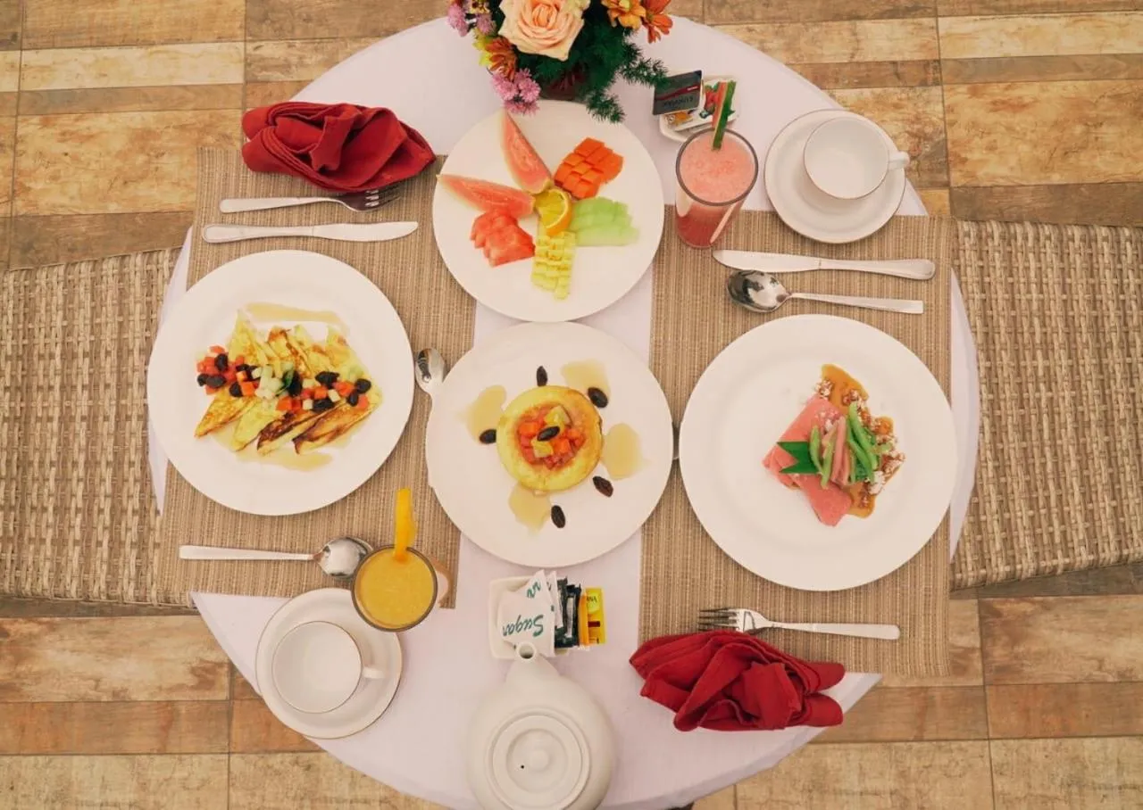 Restaurant/places to eat in Dukuh Baturan Villa