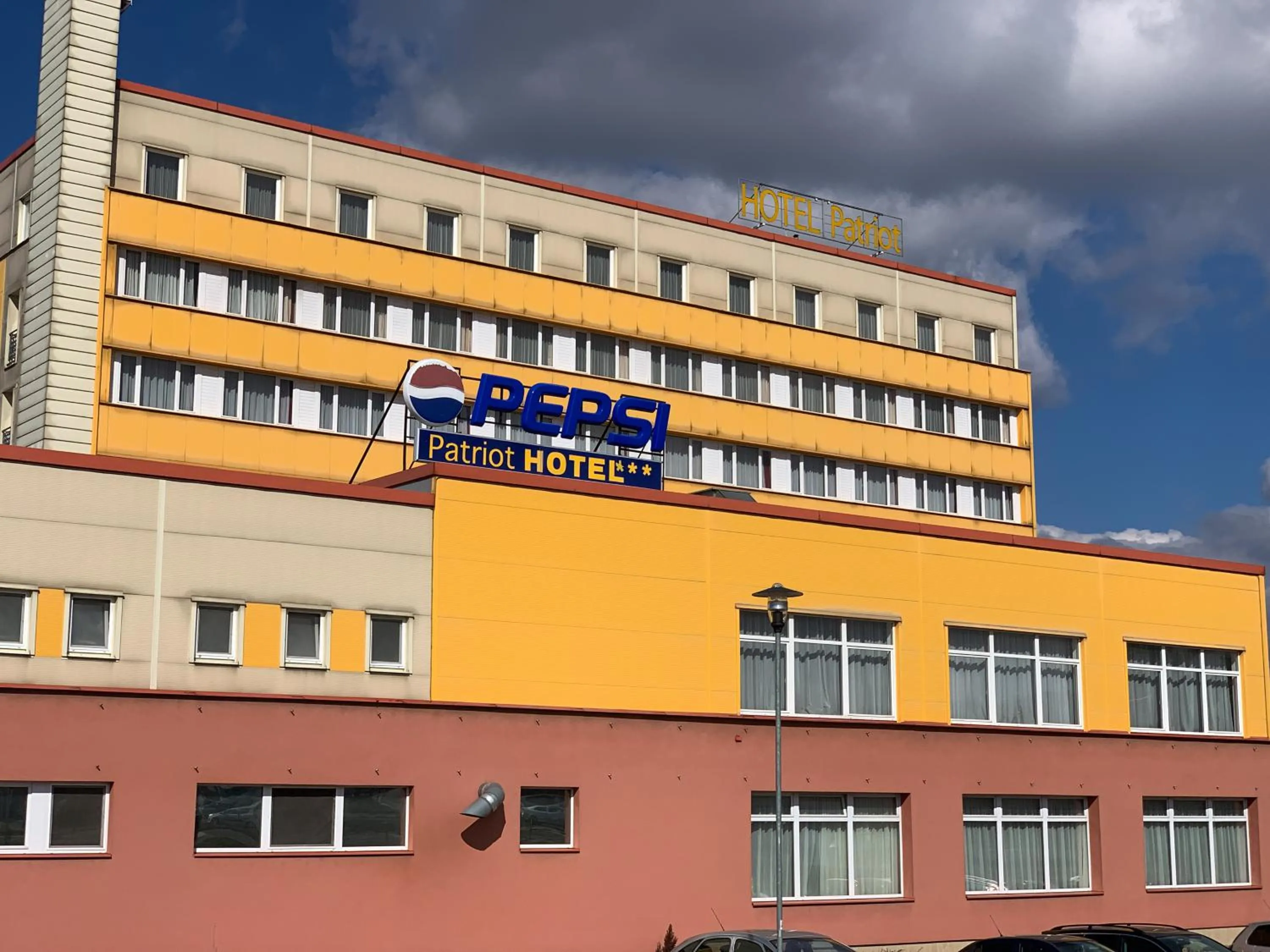Property building in Hotel Patriot