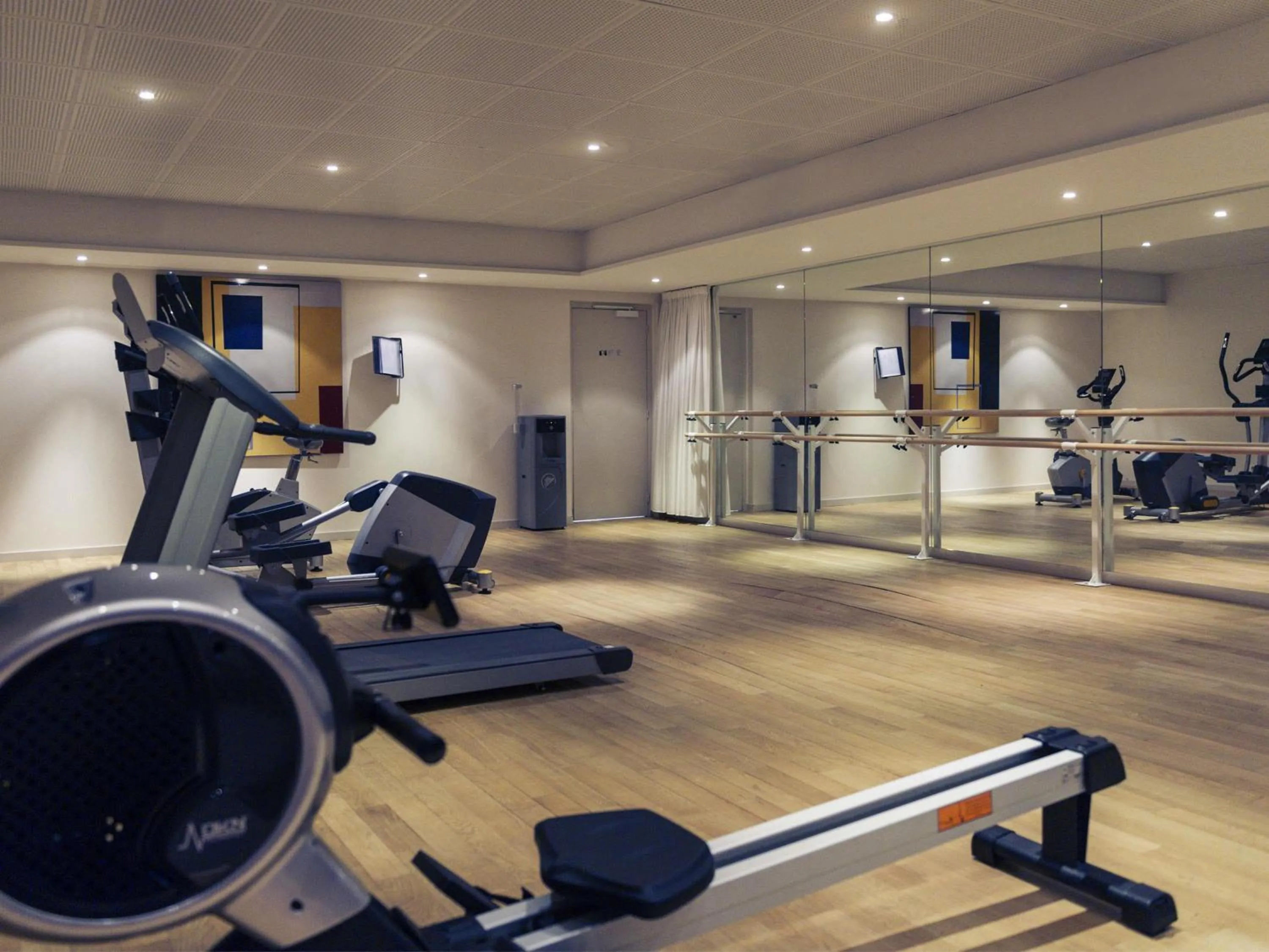 Fitness centre/facilities in Mercure Maurepas Saint Quentin