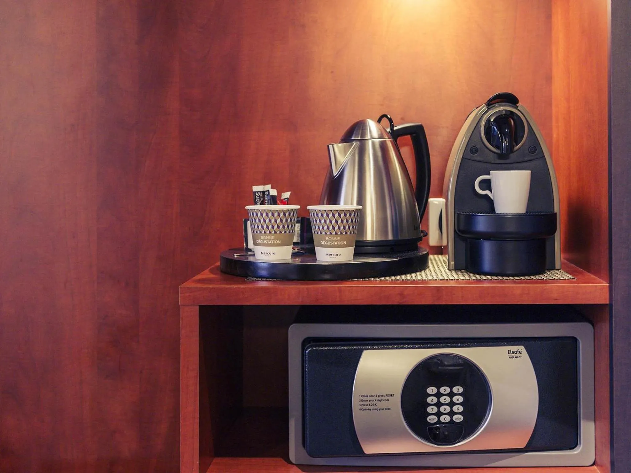 Bedroom in Mercure Maurepas Saint Quentin