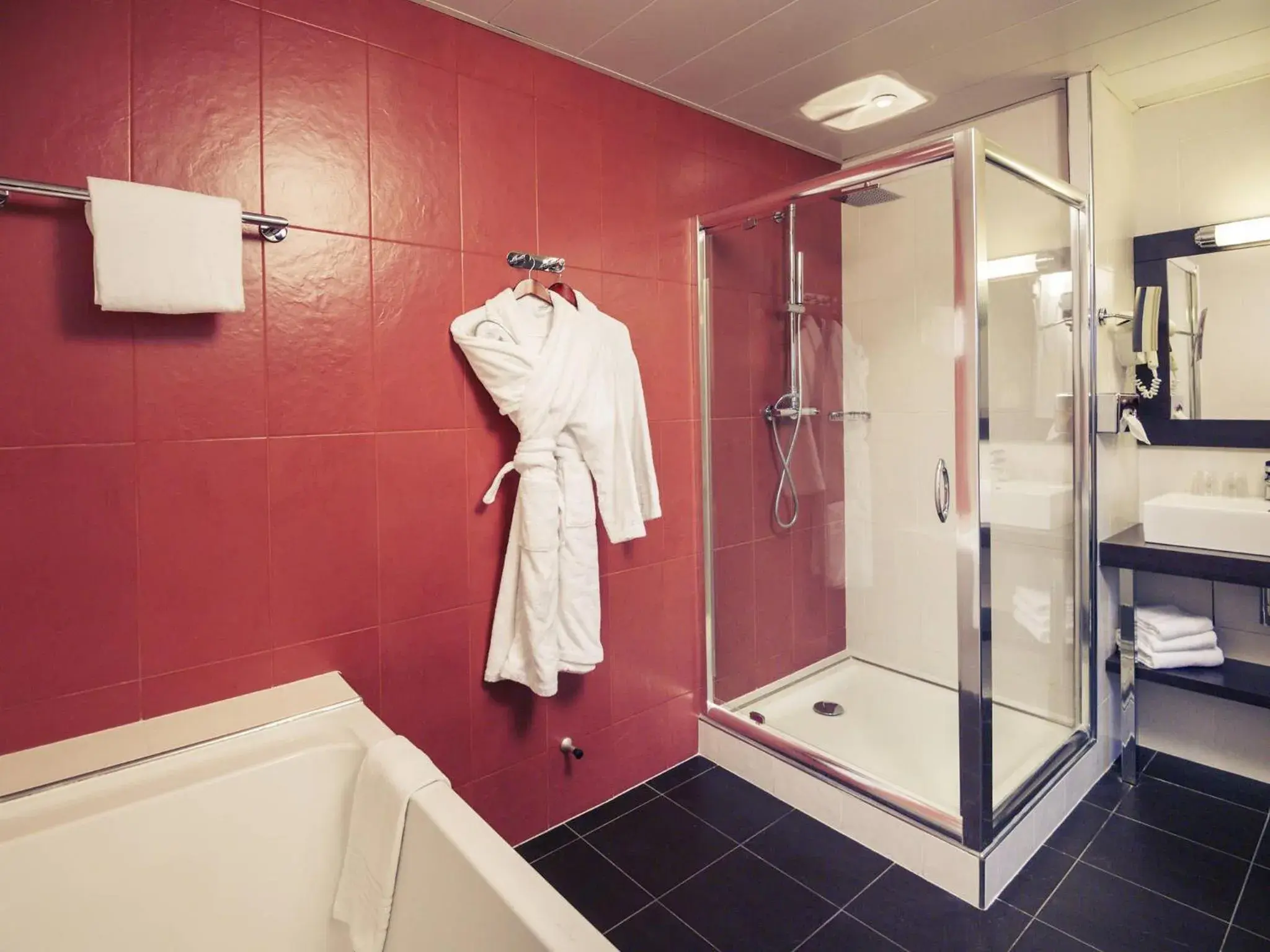 Bedroom in Mercure Maurepas Saint Quentin Bedroom in Mercure Maurepas Saint Quentin