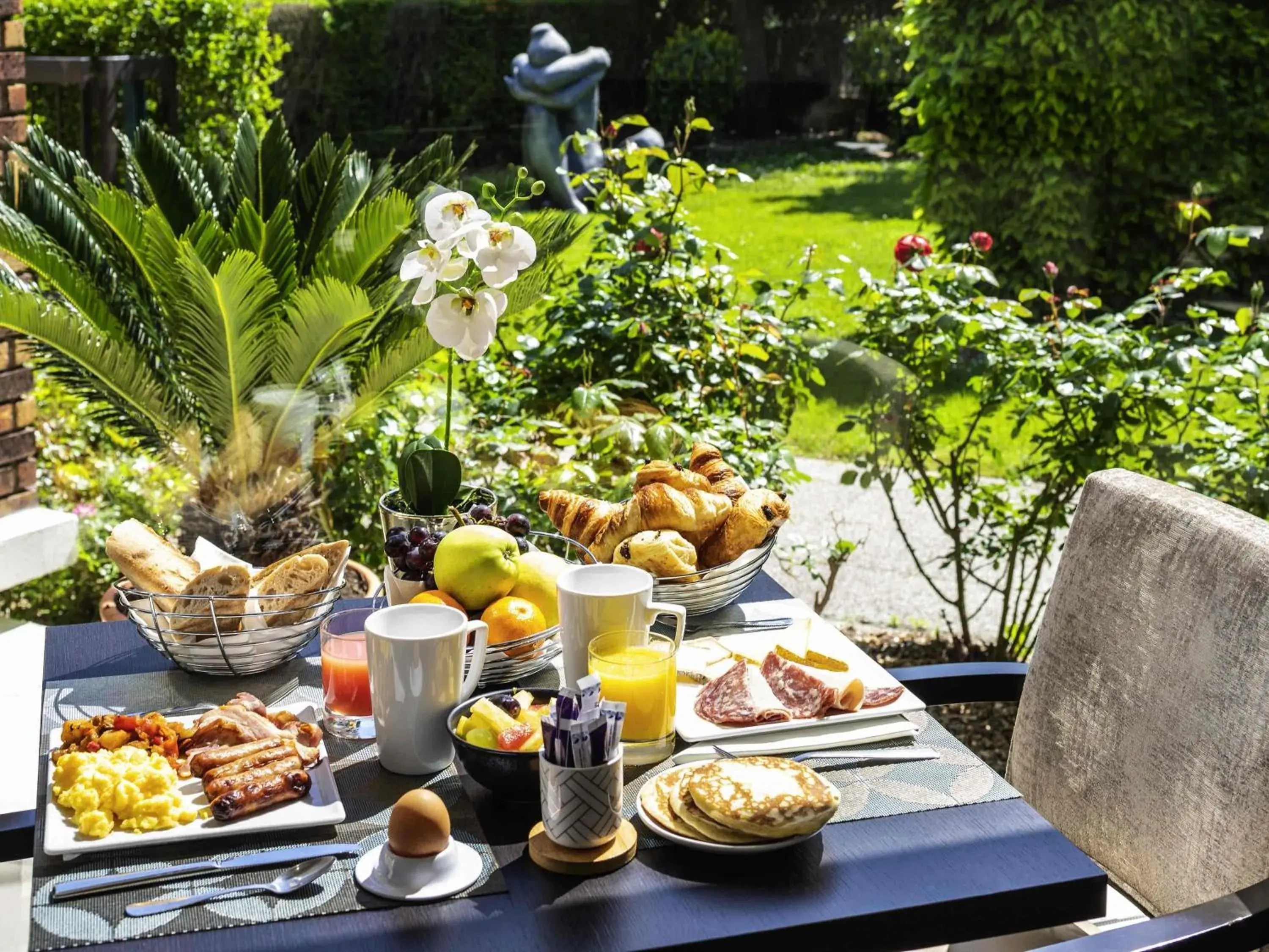 Breakfast in Mercure Maurepas Saint Quentin Breakfast in Mercure Maurepas Saint Quentin